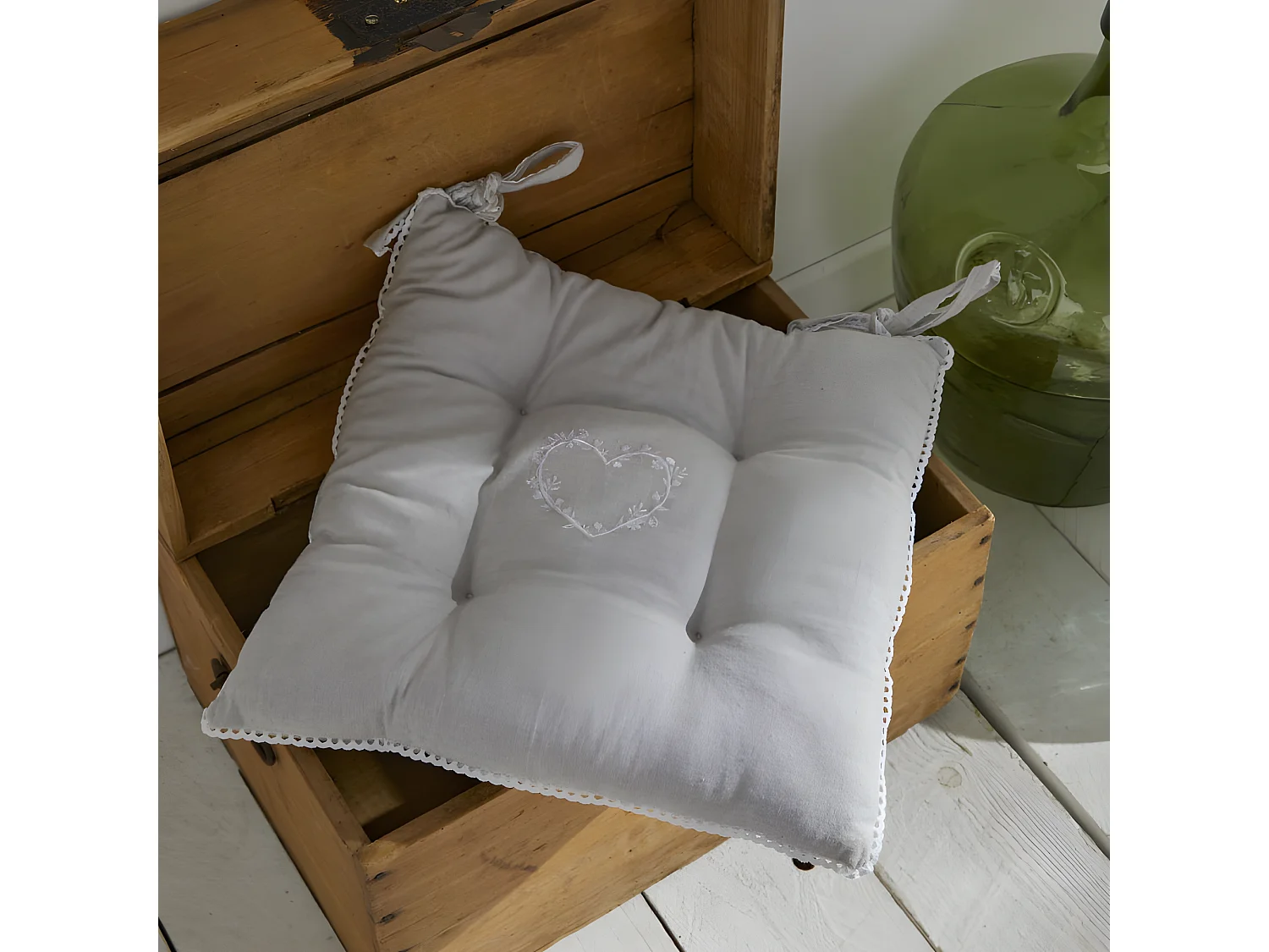 Coussin de chaise brodé avec appliques, 100% coton. M/HeartAcero.08 40x40cm