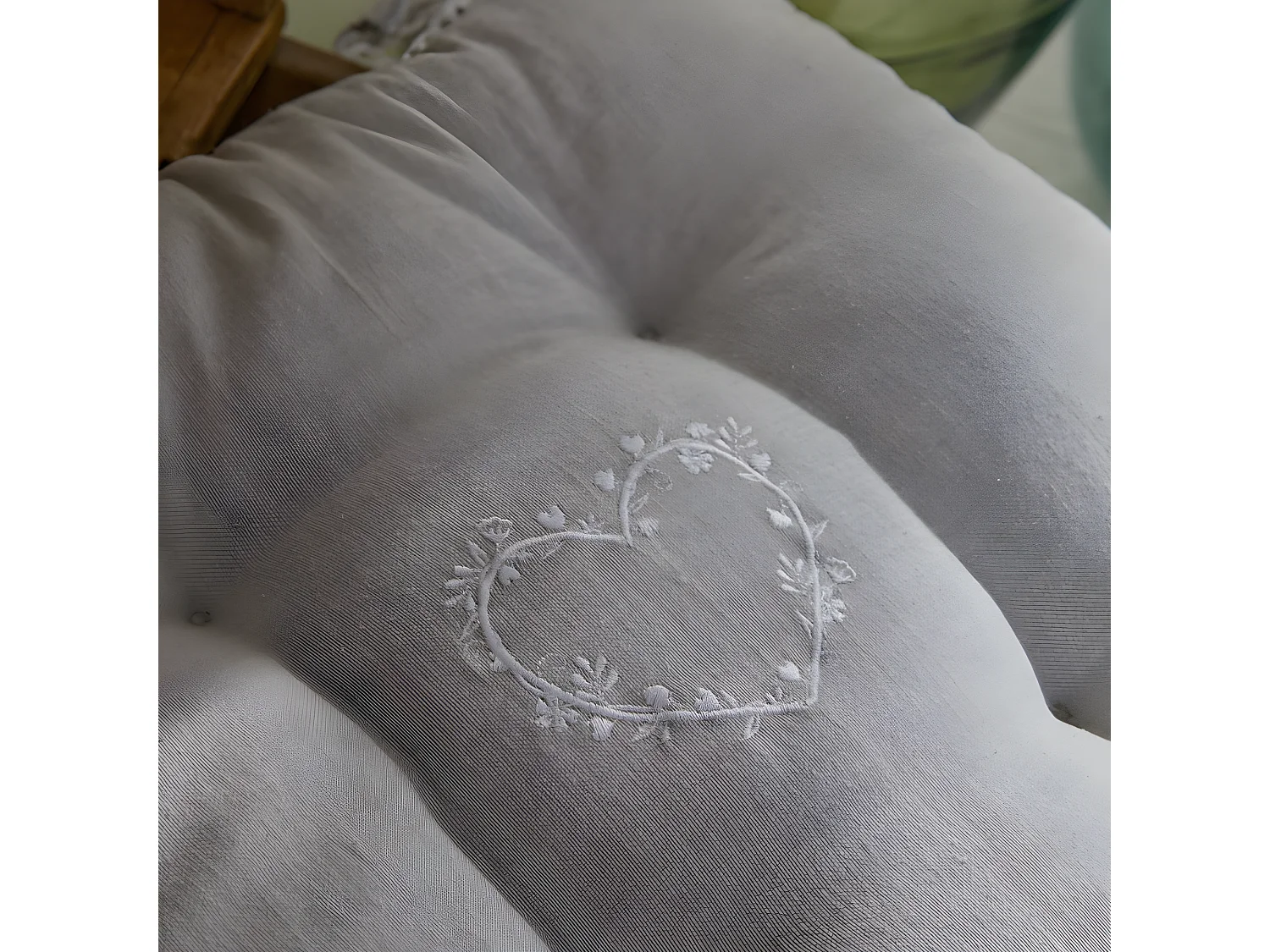 Coussin de chaise brodé avec appliques, 100% coton. M/HeartAcero.08 40x40cm