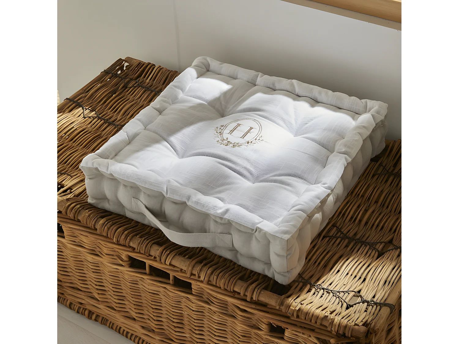 Sol brodé ou coussin de palette, 100% coton. M/HomeLinen.03 40x40x10cm