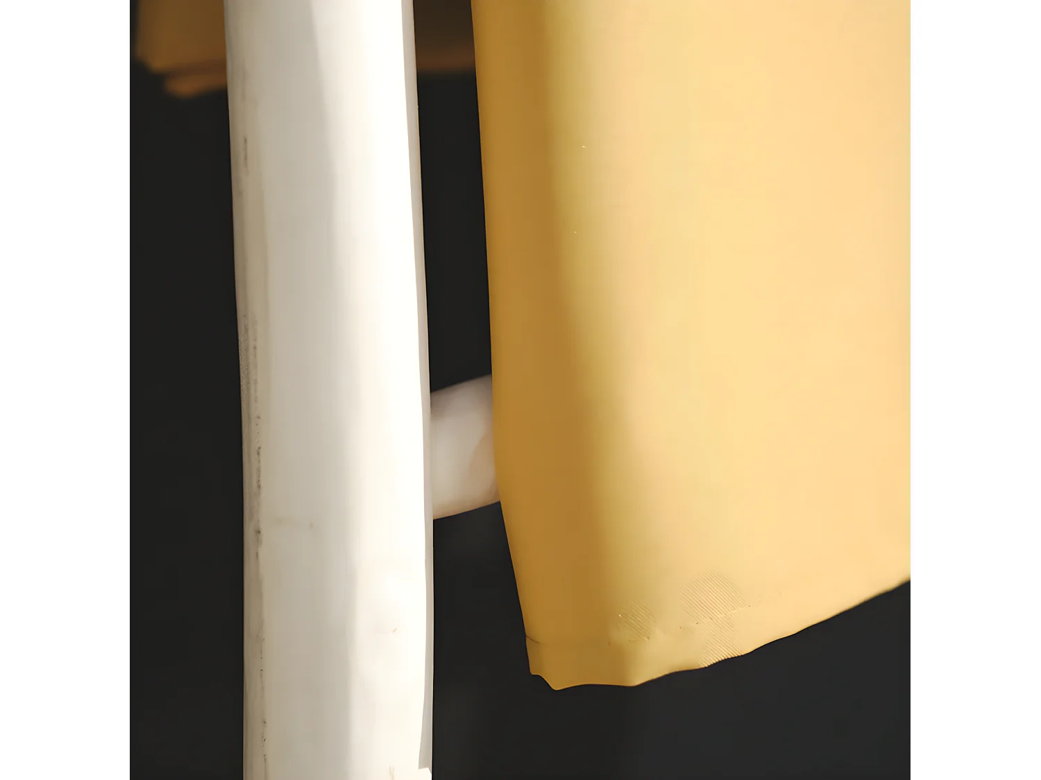 Nappe ronde 100% polyester de couleurs unies. Diamètre 180cm Ocre