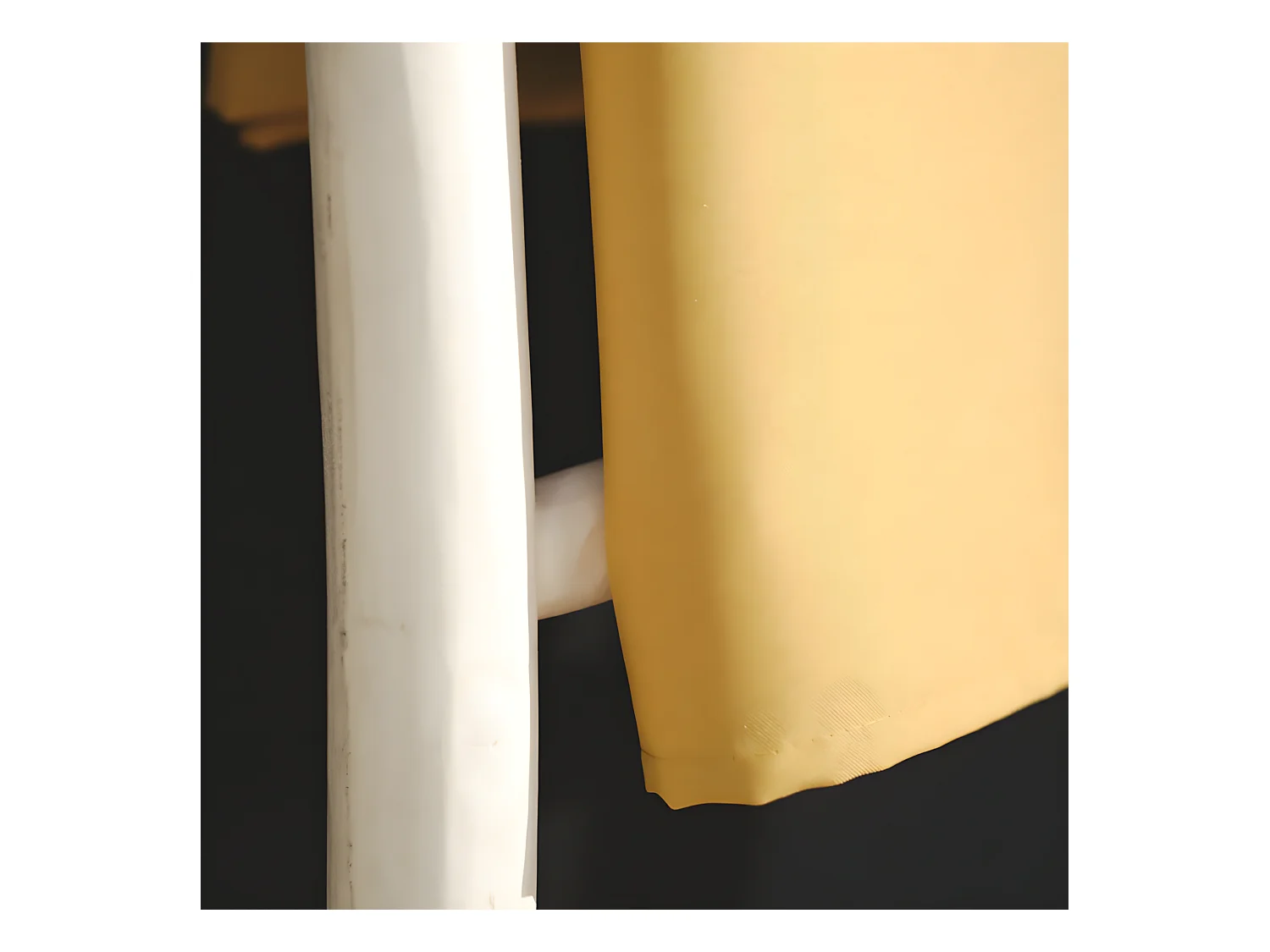 Nappe ronde 100% polyester de couleurs unies. Diamètre 180cm Ocre