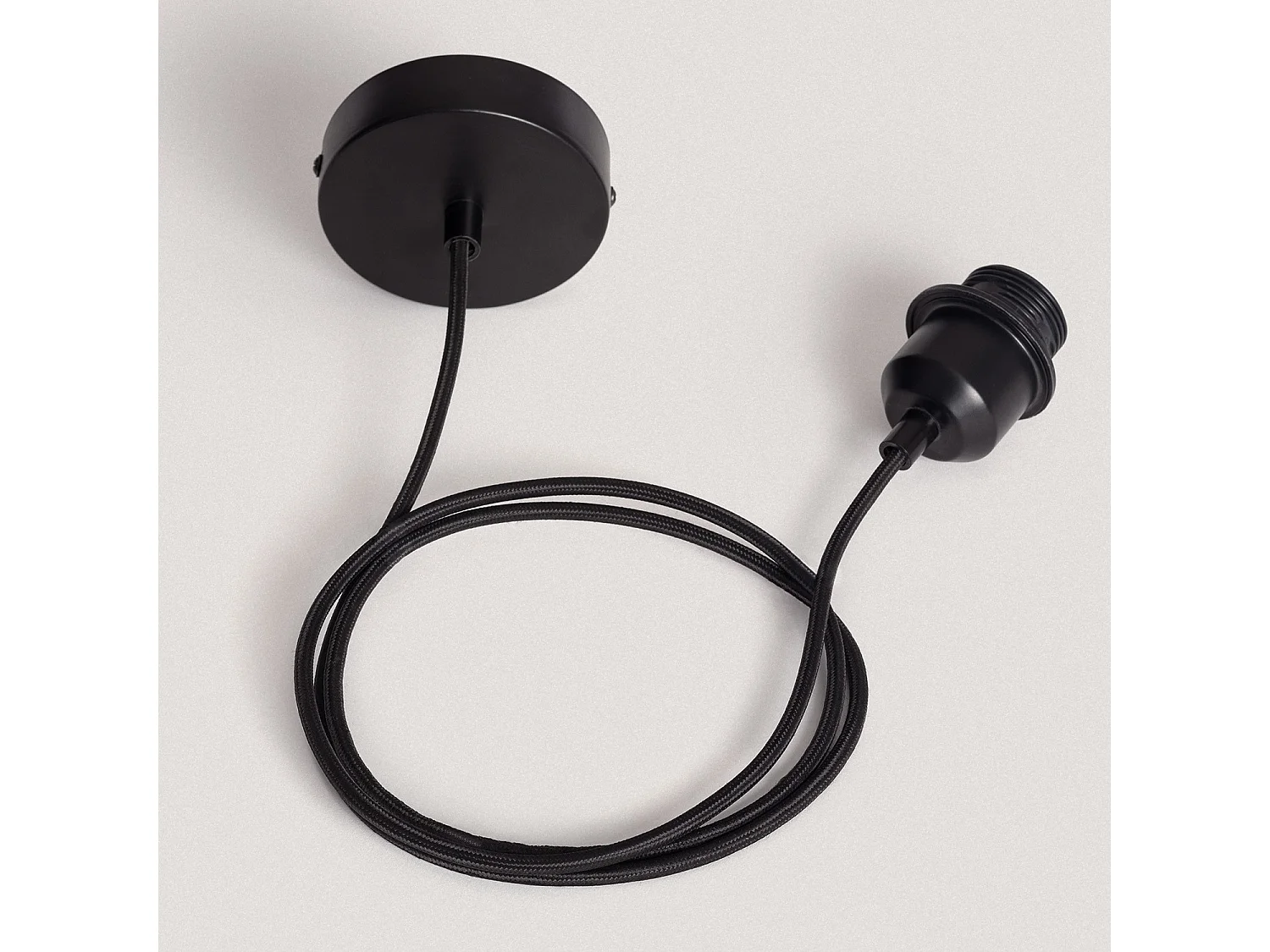 Suspension Rotin et Ramie Kempo Kulu ILUZZIA Noir