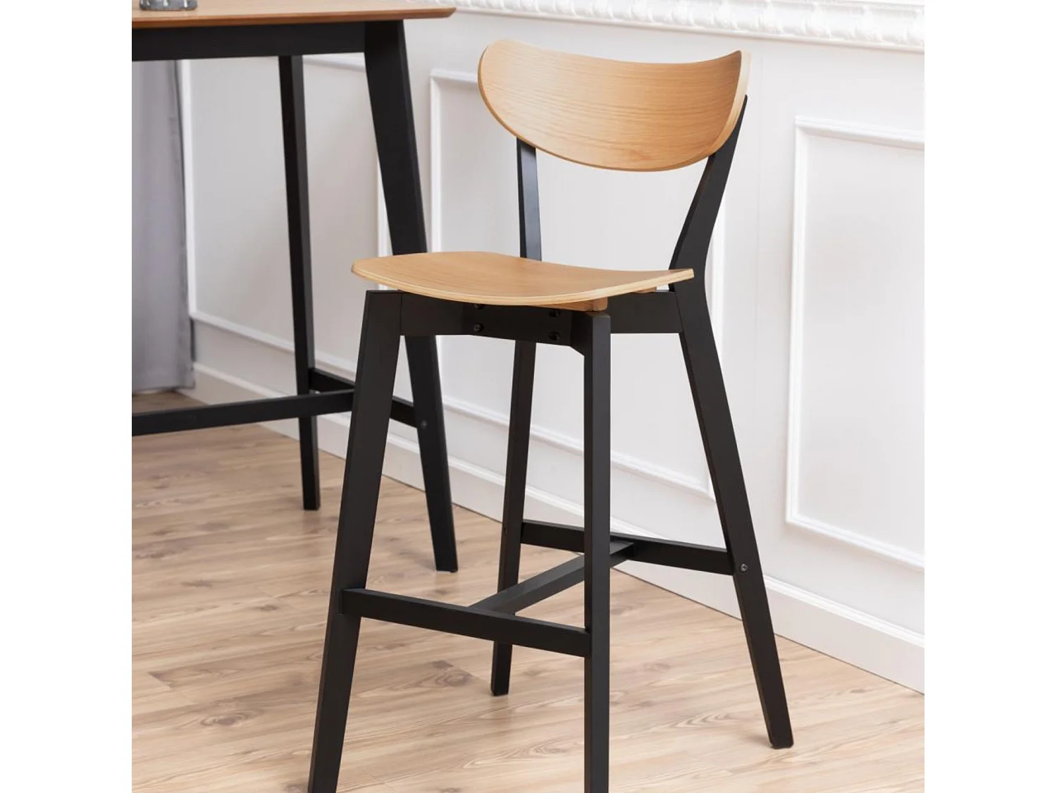 Tabourets de bar scandinaves en bois (lot de 2) - LETA