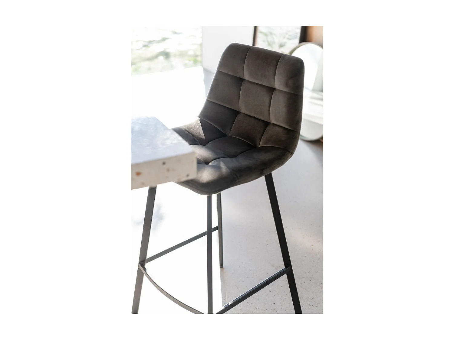 Chaises de bar en velours peau de pêche et métal (lot de 2) - OLIVIA