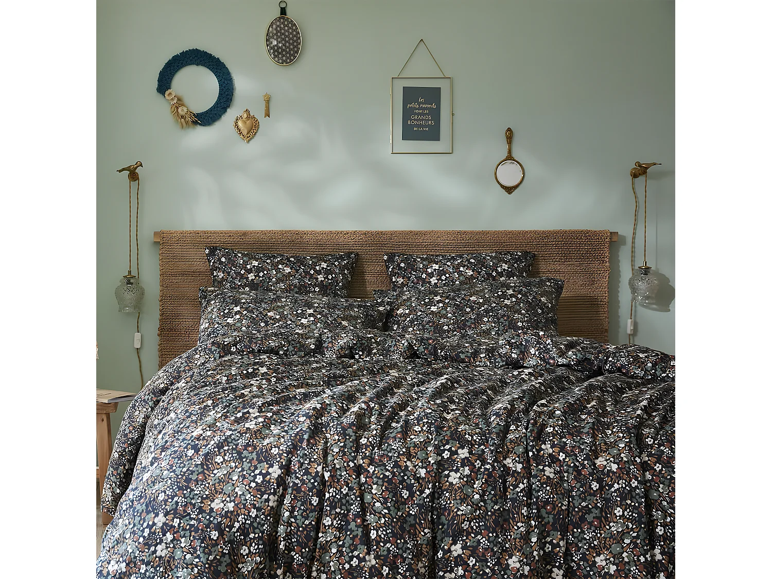 ADONIS BLUE - Housse de Couette 200x200cm Gaze de Coton Fond Bleu Motifs Fleurs