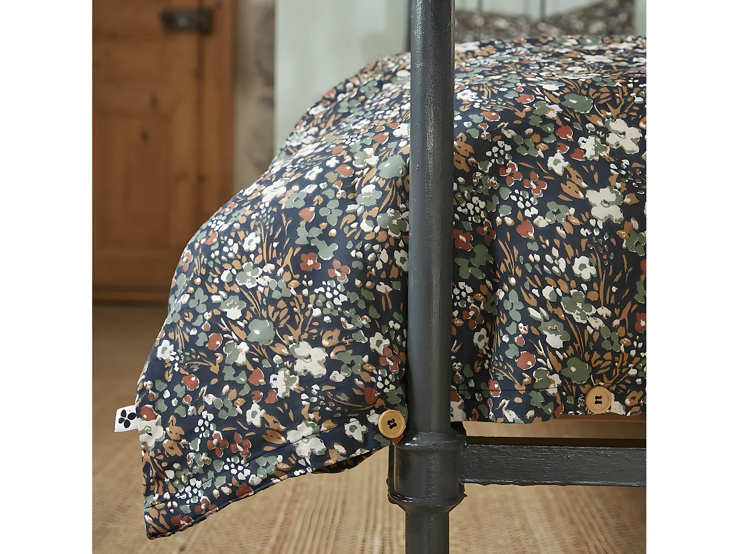 ADONIS BLUE - Housse de Couette 140x200cm Gaze de Coton Fond Bleu Motifs Fleurs