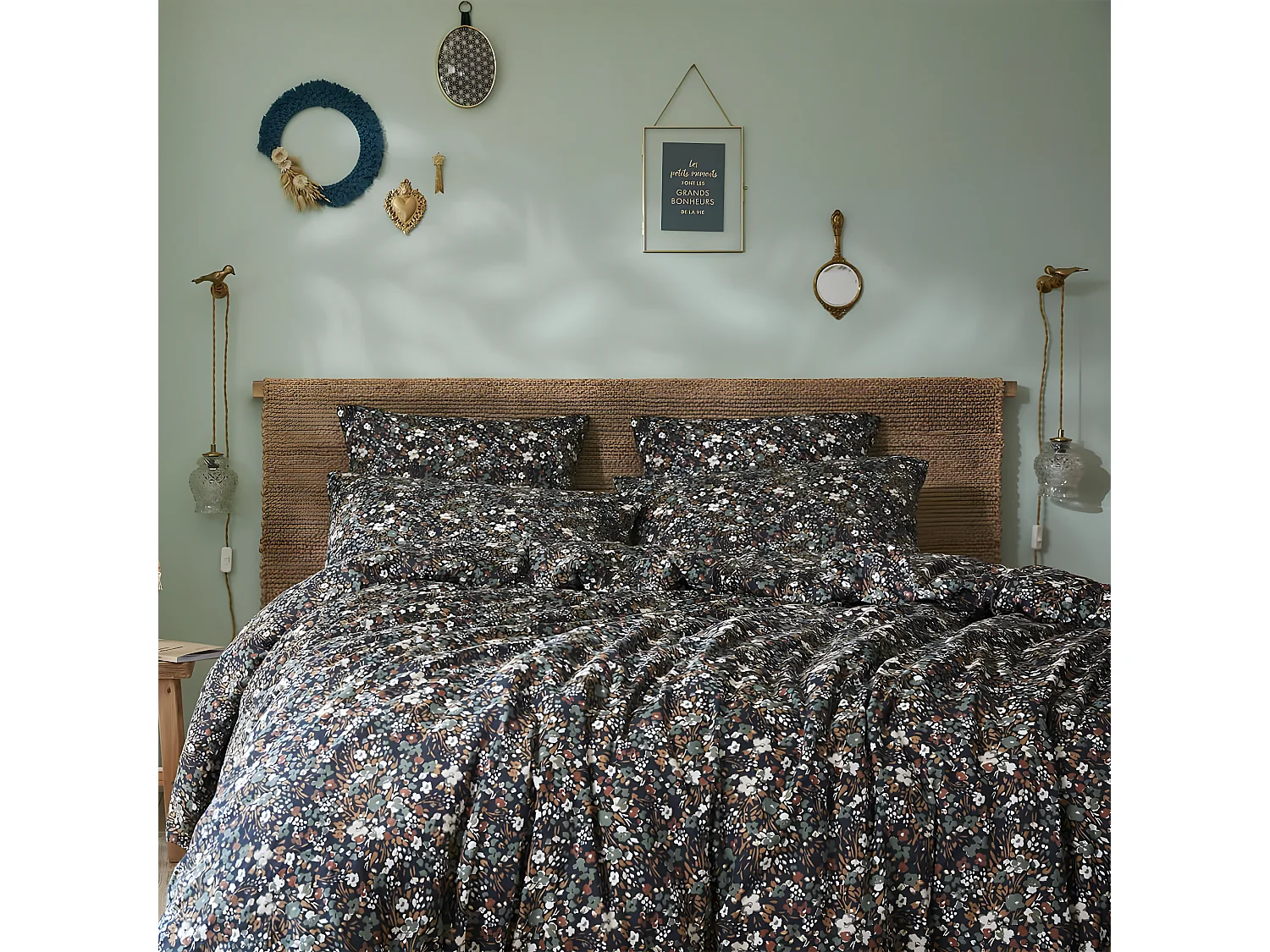 ADONIS BLUE - Housse de Couette 240x220cm Gaze de Coton Fond Bleu Motifs Fleurs