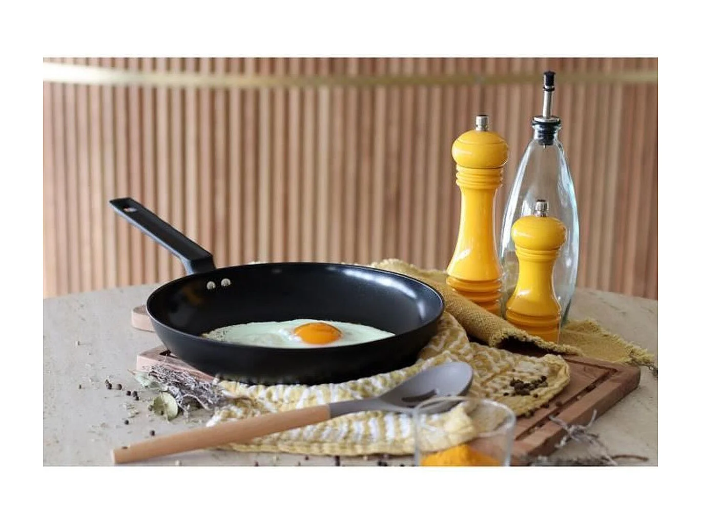 Menastyl - Poele First 28cm En Aluminium Noir Induction