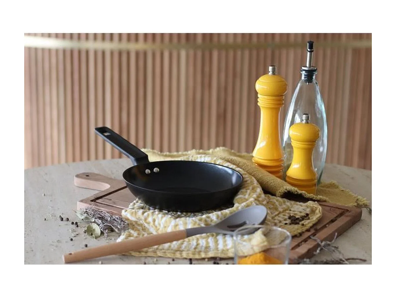 Menastyl - Poele First 20cm En Aluminium Noir Induction