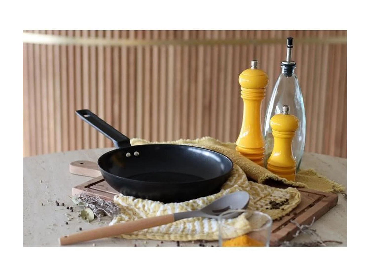 Menastyl - Poele First 24cm En Aluminium Noir Induction