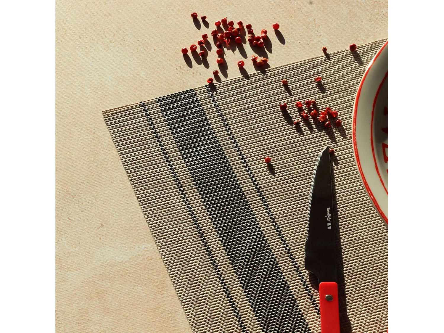 Novastyl - Lot 6 Sets De Table Tissé 45x30cm En Pvc Noir Et Beige