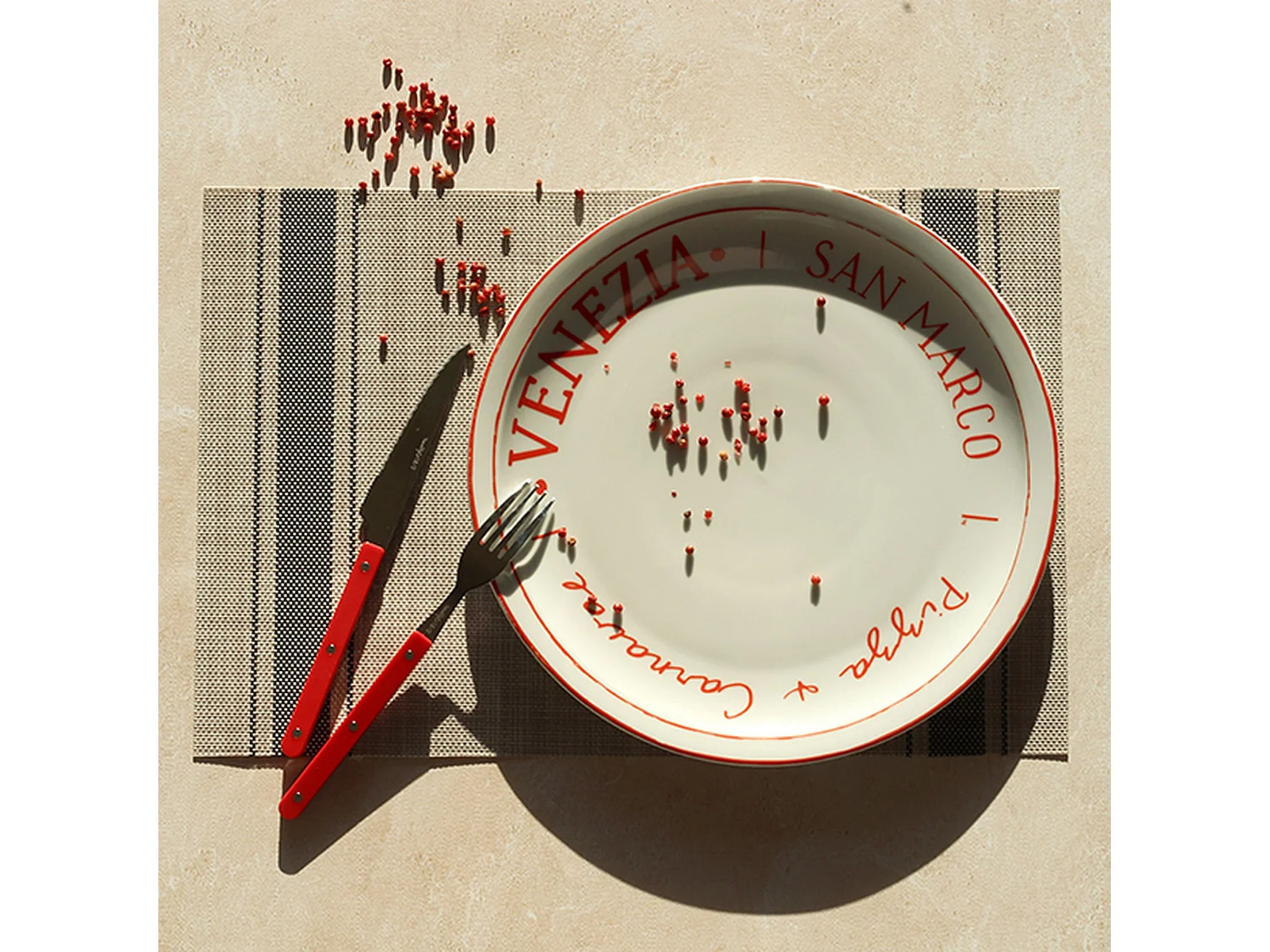 Novastyl - Lot 6 Sets De Table Tissé 45x30cm En Pvc Noir Et Beige