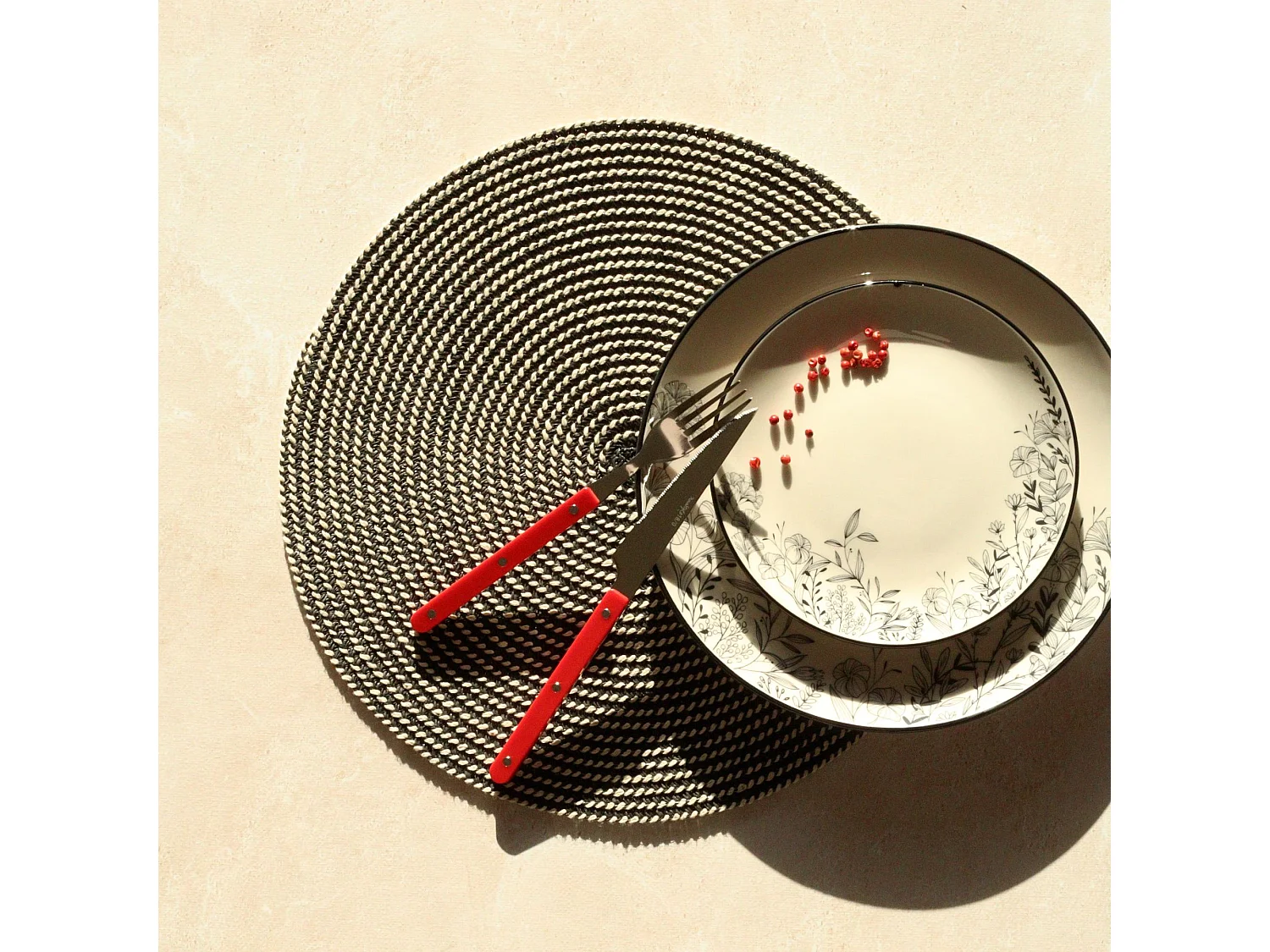 Novastyl - Lot 6 Sets De Table Tisse Rond 36cm En Papier Et Coton Naturel Et Noir