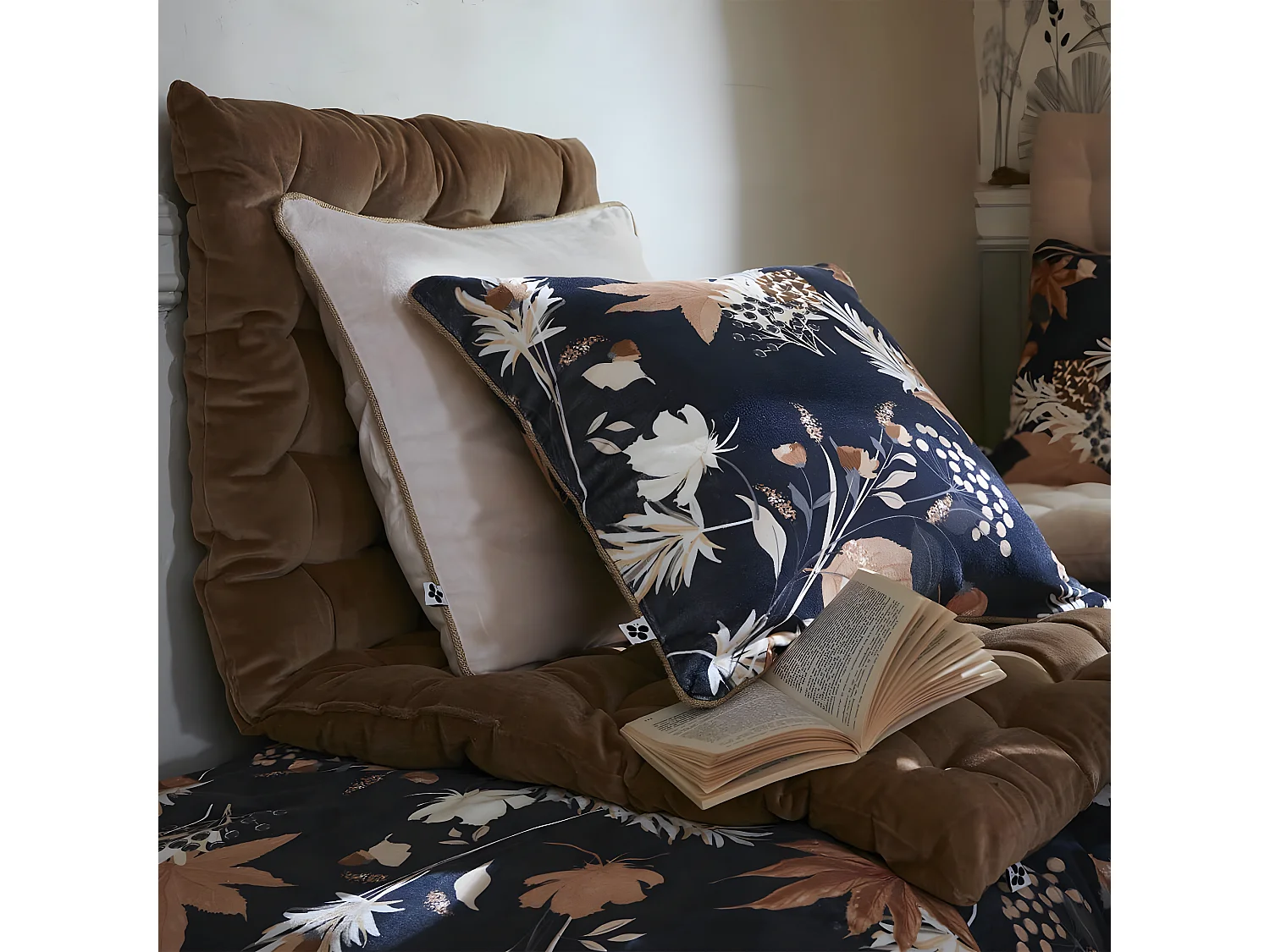 ELIANE - Coussin Déhoussable 40x60cm Velours de Coton Bleu Imprimé Fleur