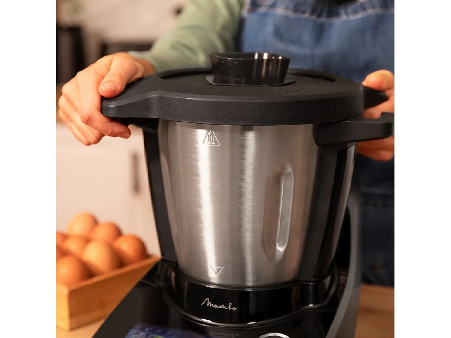 Cecotec Robot de cozinha com 37 funções, TFT, APP, balança e jarro de aço inoxidável apta para máquina da louça.