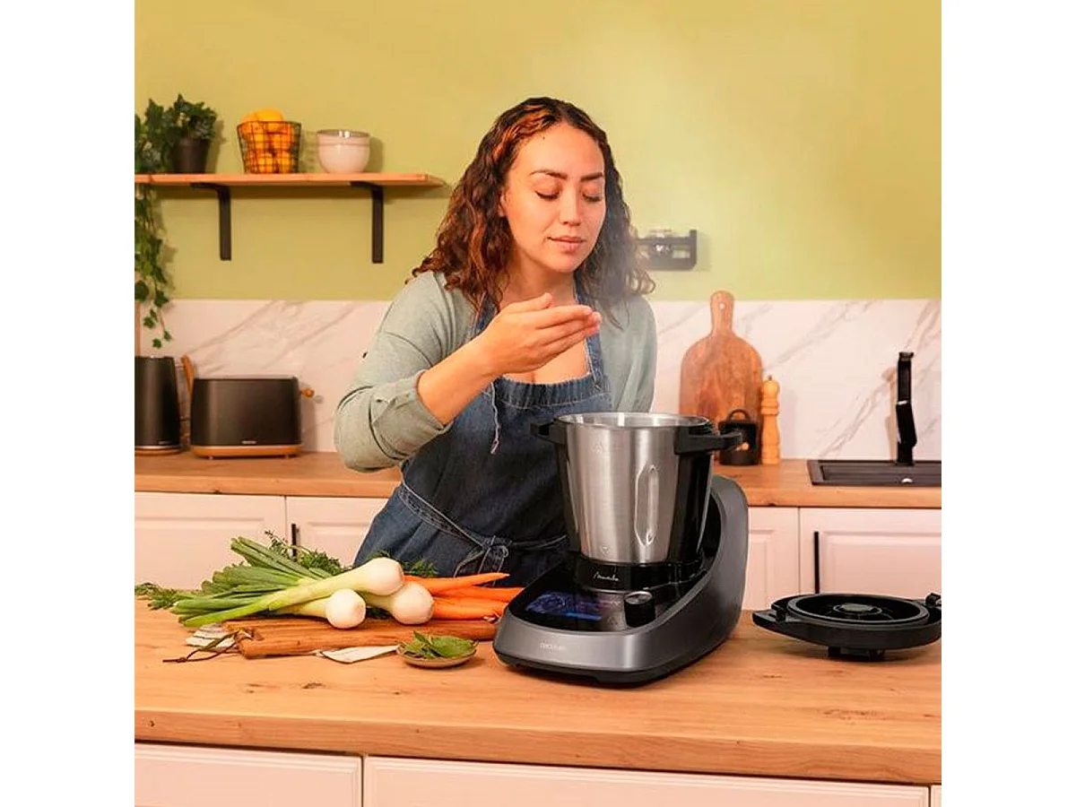 Cecotec Robot de cozinha com 37 funções, TFT, APP, balança e jarro de aço inoxidável apta para máquina da louça.