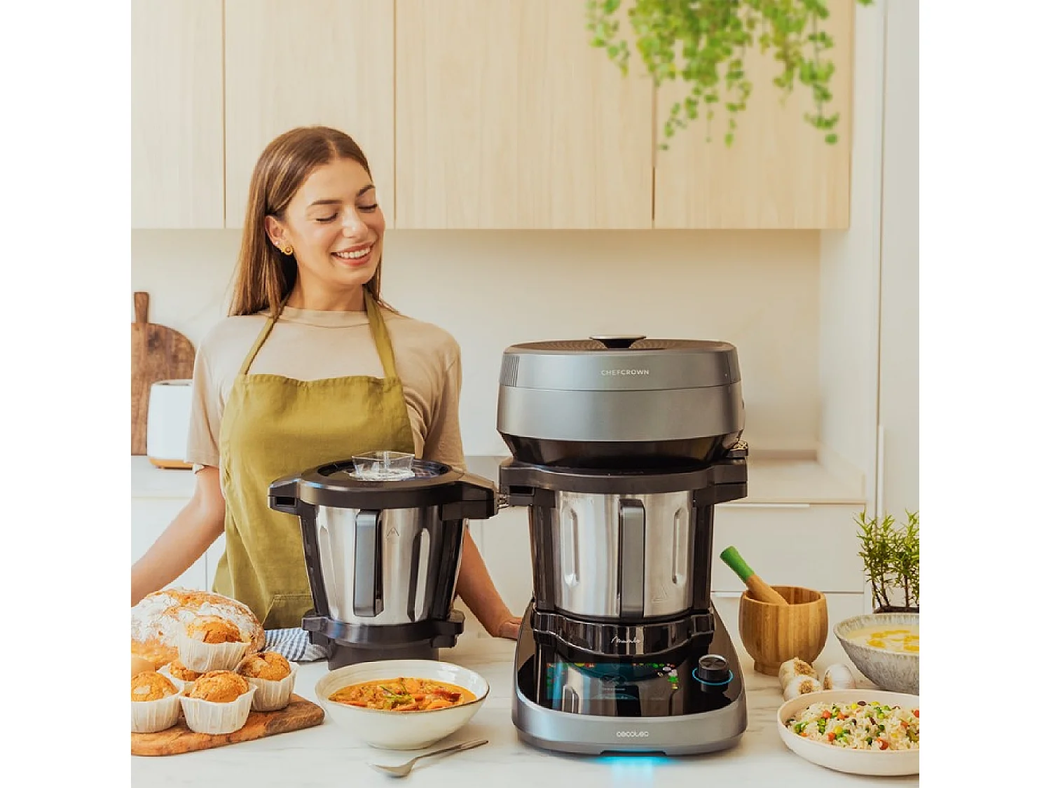 Cecotec Robô de cozinha multifunções com distribuidor de alimentos.