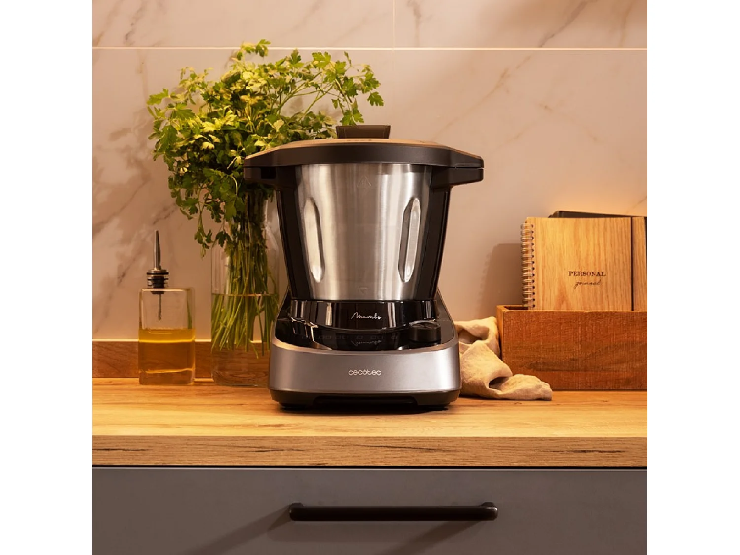 Cecotec Robô de cozinha com 37 funções, APP, balança e jarro de aço inoxidável apta para máquina da louça.