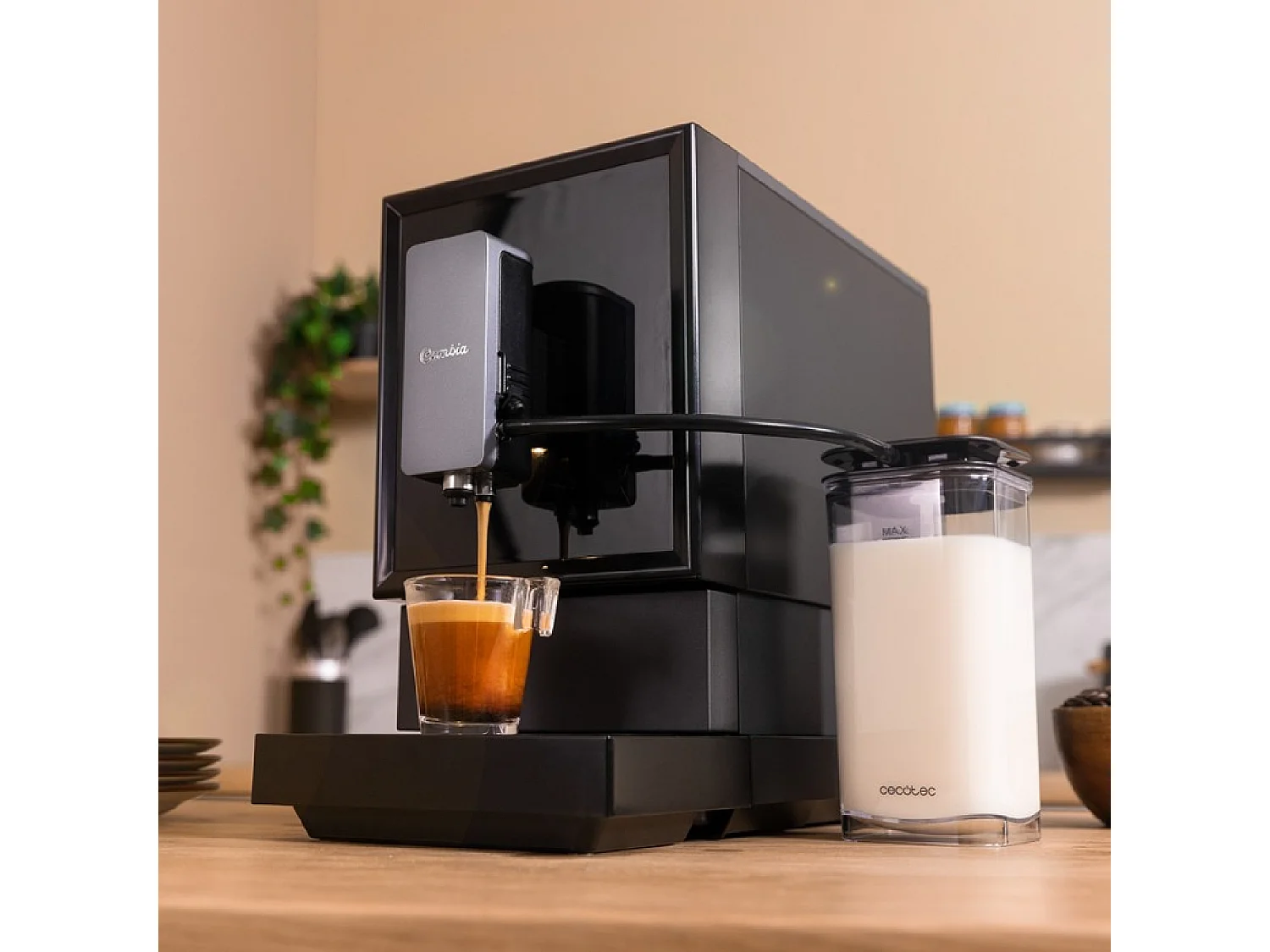 Cecotec Máquina de café megautomática com ecrã táctil, tecnologia ForceAroma de 19 bares e doseador de leite.