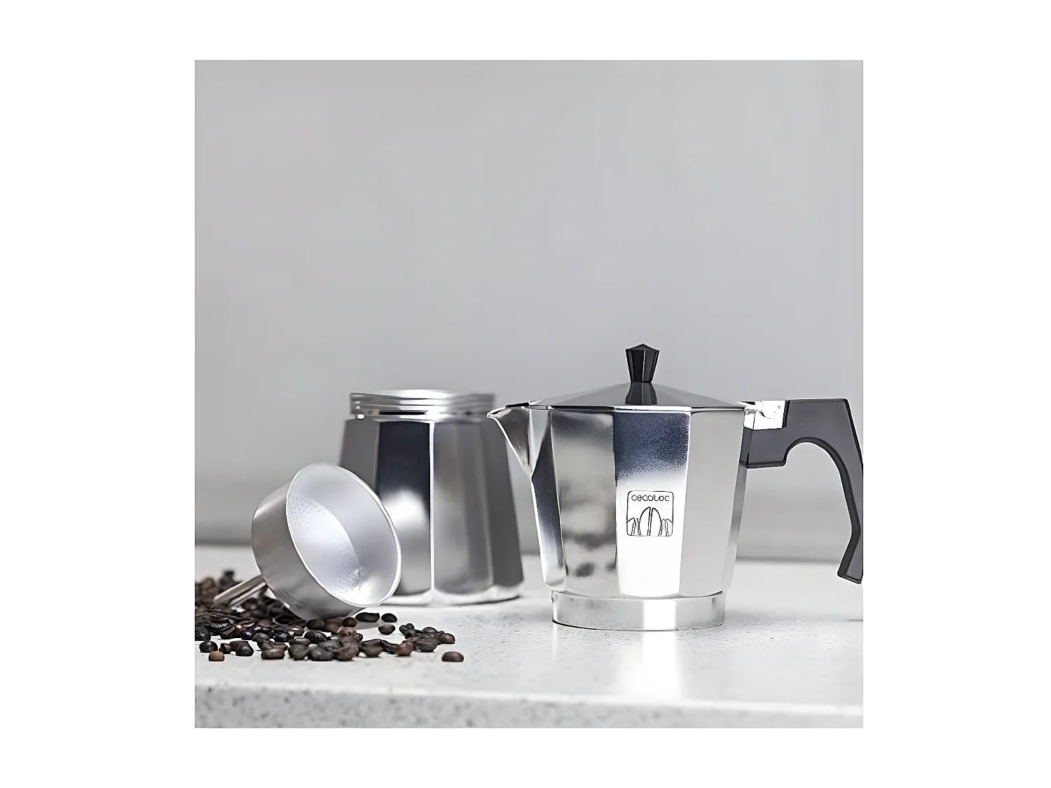 Cecotec Italian Cemaker Cumbia Mimoka 900 lucido, realizzato in alluminio pressofuso, adatto per diversi tipi di cucina, per 9 tazze di caffè