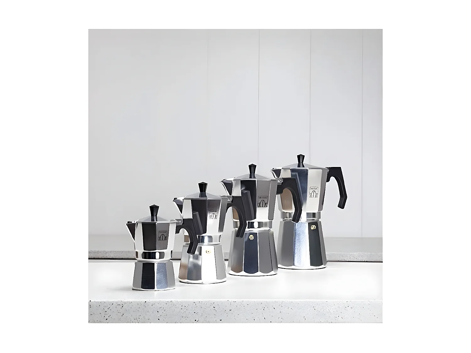 Cecotec Italian Cemaker Cumbia Mimoka 900 lucido, realizzato in alluminio pressofuso, adatto per diversi tipi di cucina, per 9 tazze di caffè