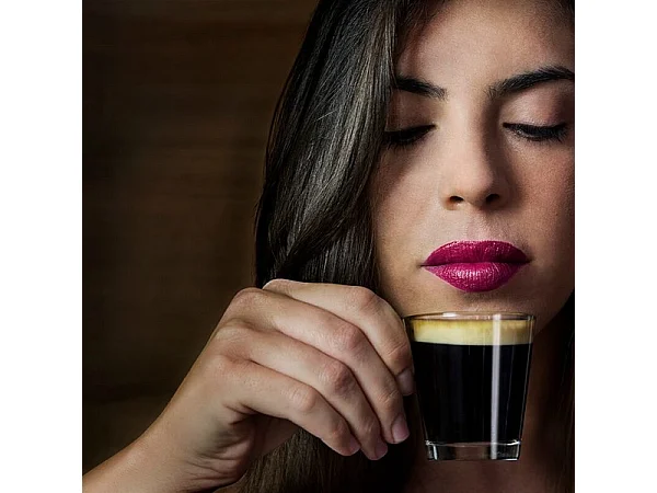 Cecotec Máquina de café para café expresso e cappuccino, 20 bares e vaporizador orientável.