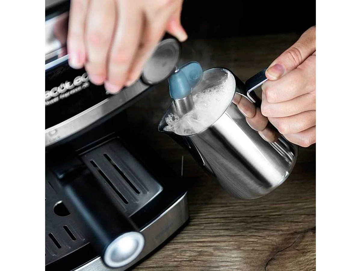 Cecotec Máquina de café para café expresso e cappuccino, 20 bares e vaporizador orientável.