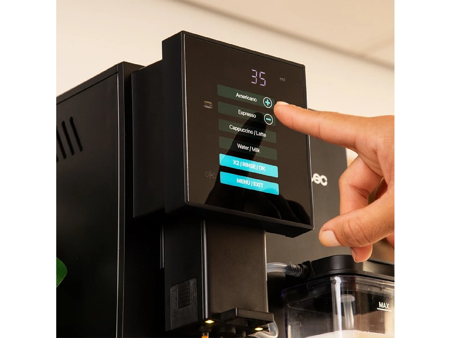 Machine à café méga-automatique Cremmaet CompactCcino Cecotec