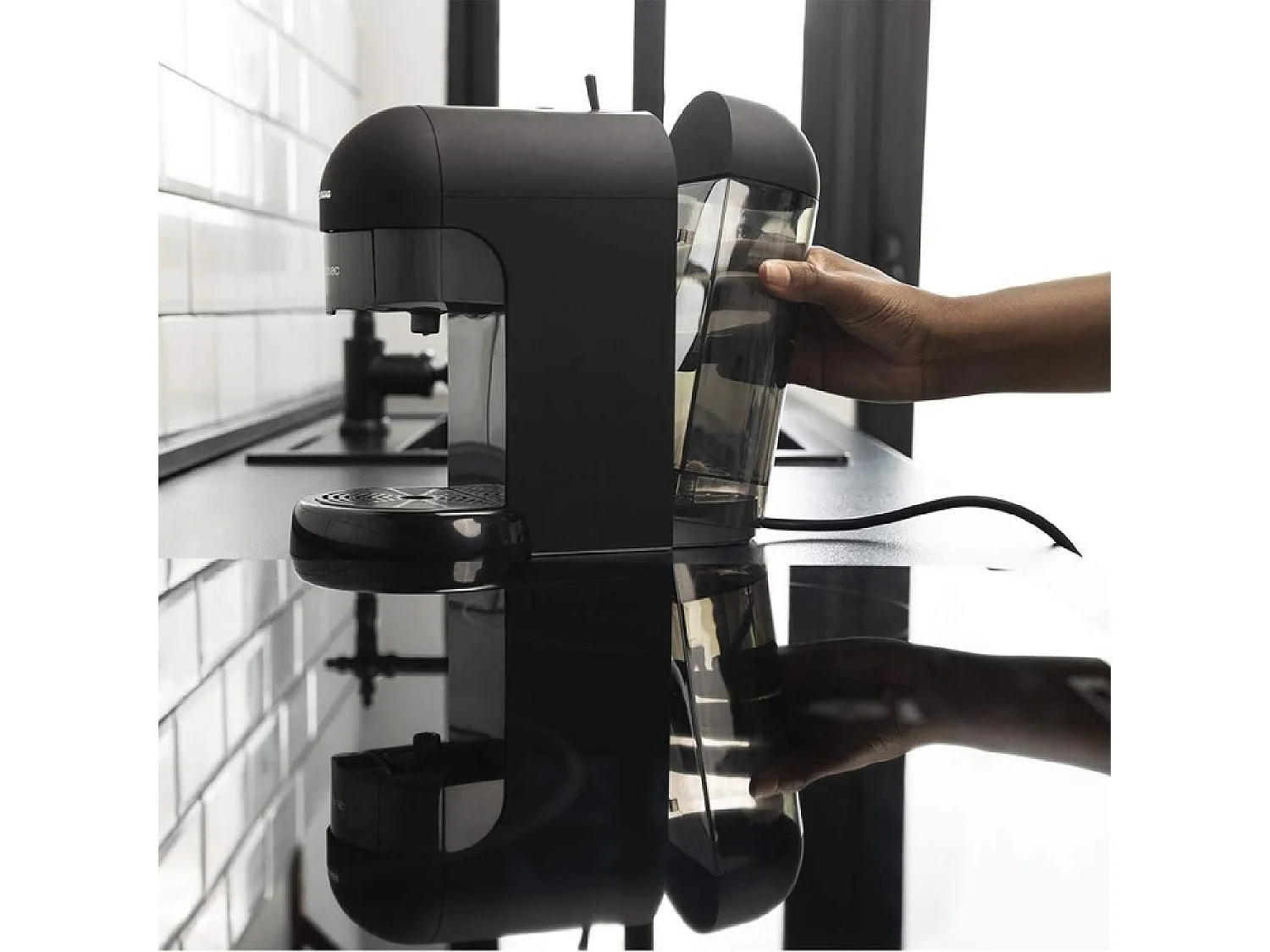 Macchina del caffè Express Capricciosa Black Cecotec