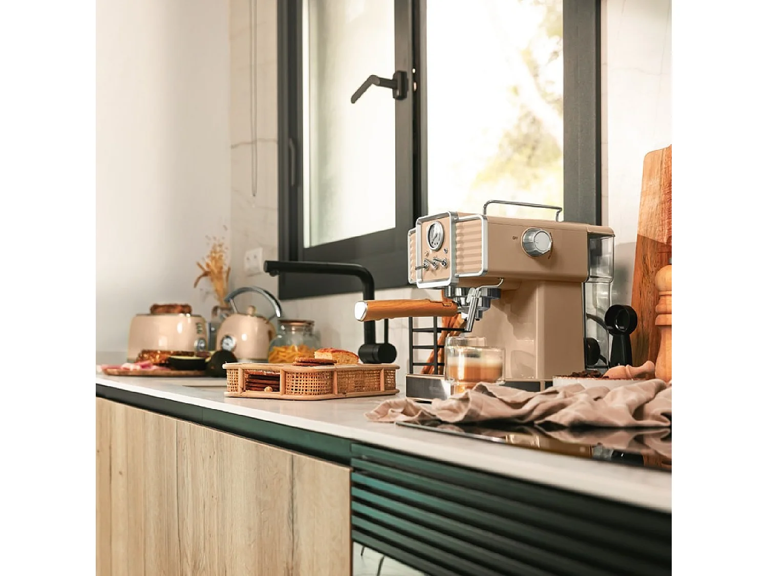 Cafetera Cecotec Power Espresso 20 Tradizionale Light 1350W 20 bar 1,5L beige