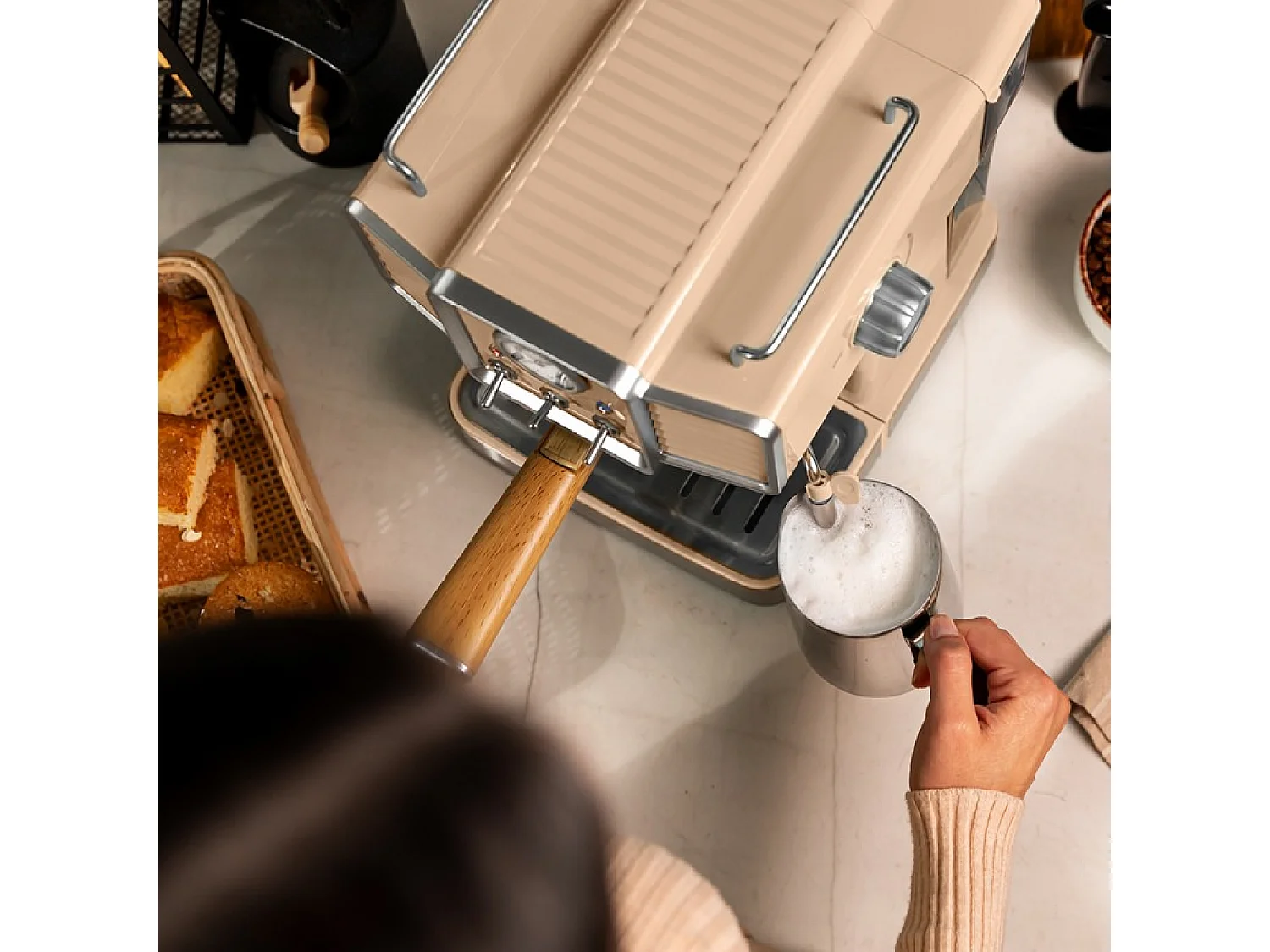 Cafetera Cecotec Power Espresso 20 Tradizionale Light 1350W 20 bar 1,5L beige