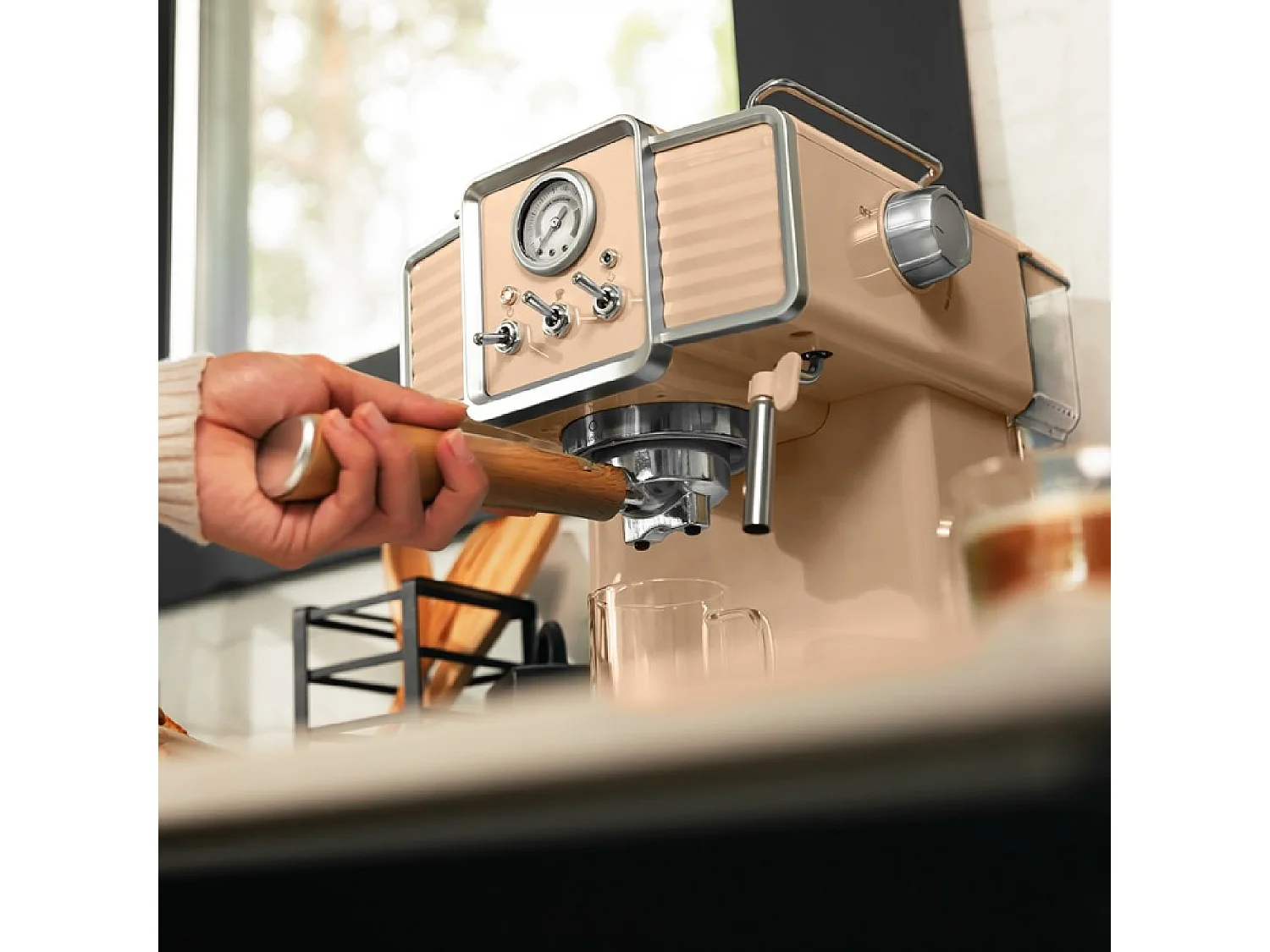 Cafetera Cecotec Power Espresso 20 Tradizionale Light 1350W 20 bar 1,5L beige