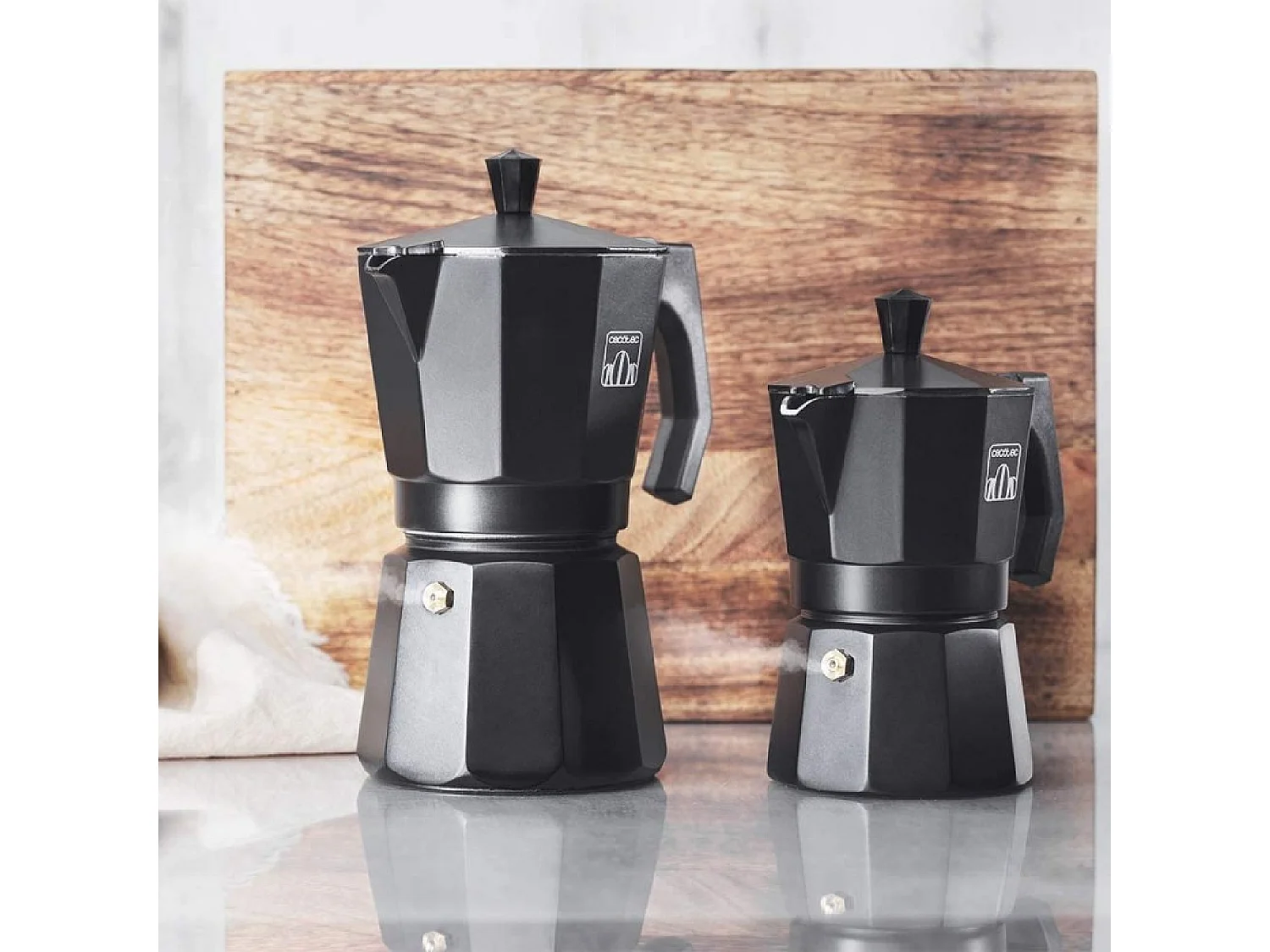 Cecotec Cafetière Italienne MokClassic. Aluminium fondu de Haute qualité, Convient pour cuisinières à gaz, électriques ou vitrocéramiques Black, MokClassic 300