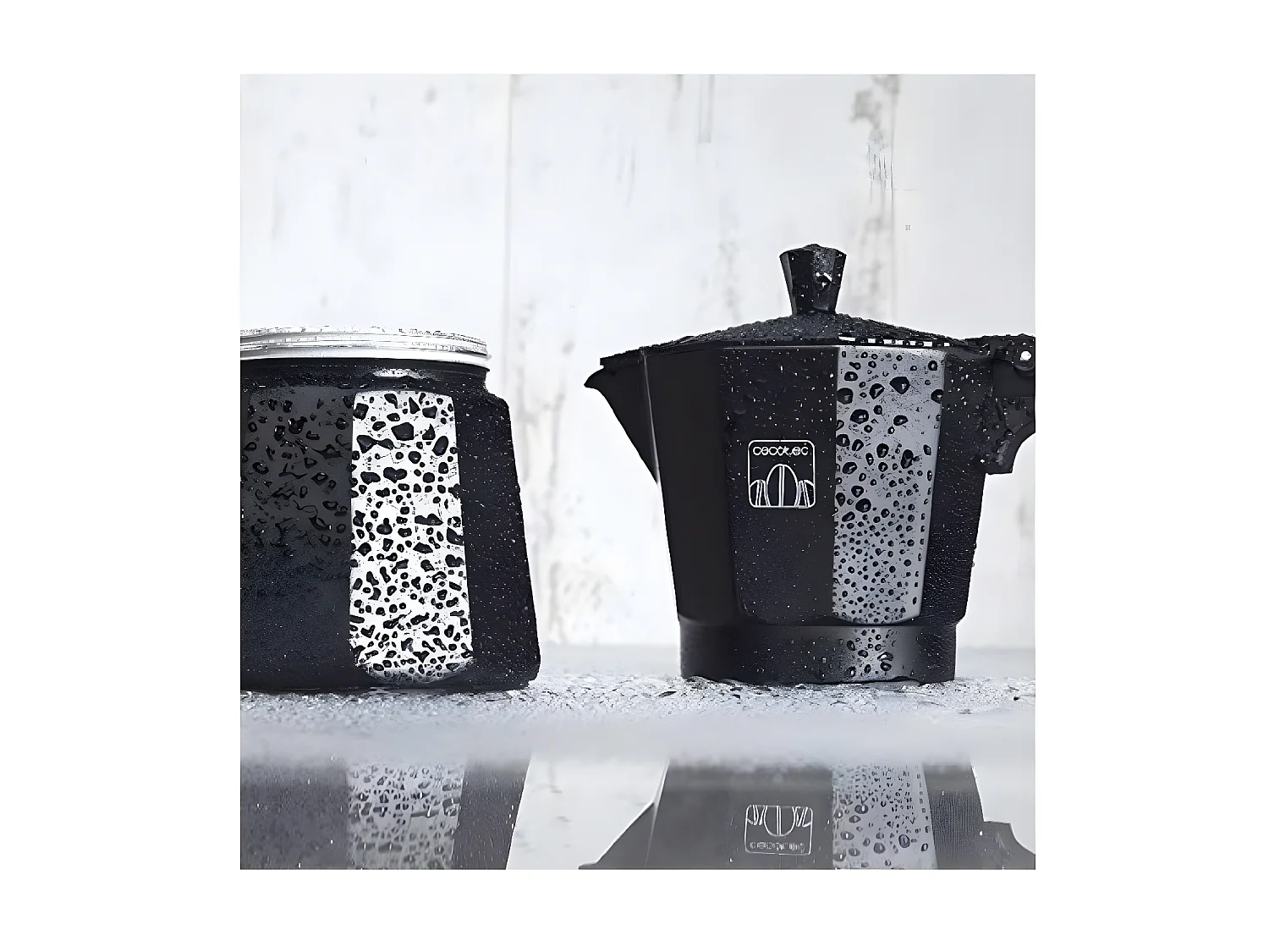 Cecotec Cafetière Italienne MokClassic. Aluminium fondu de Haute qualité, Convient pour cuisinières à gaz, électriques ou vitrocéramiques Black, MokClassic 300