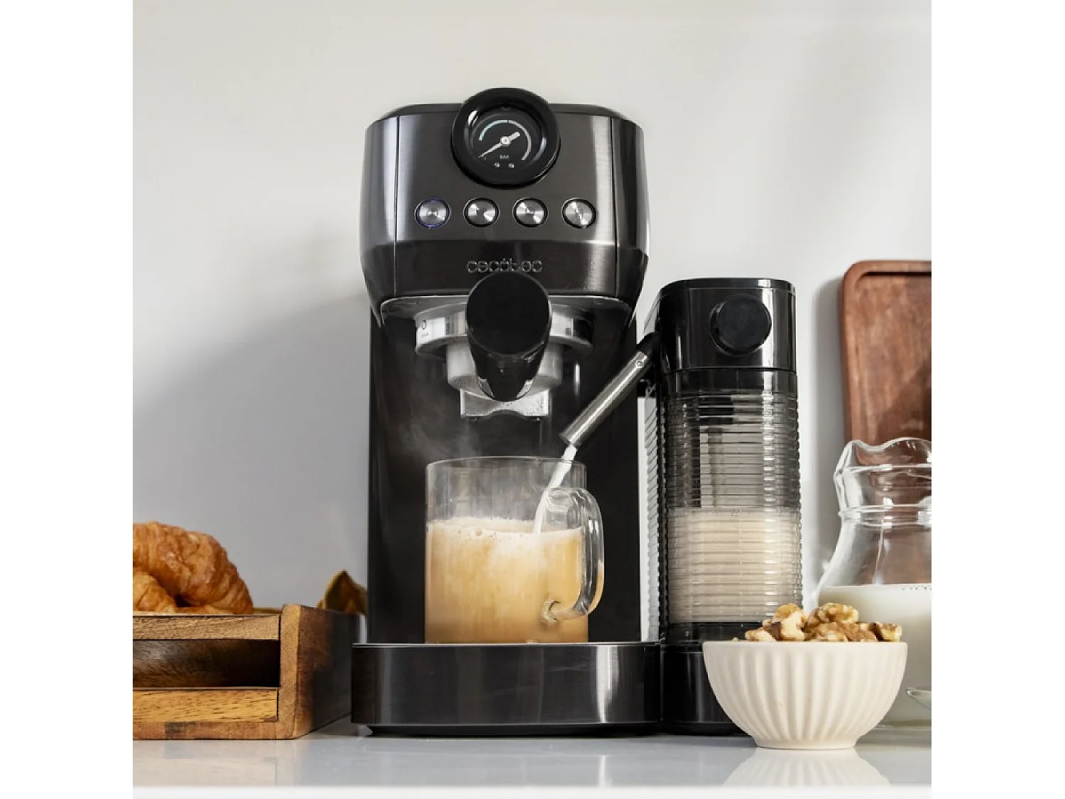 Cecotec Máquina de café semiautomática com 20 bares, thermoblock e apta para café moído e cápsulas.