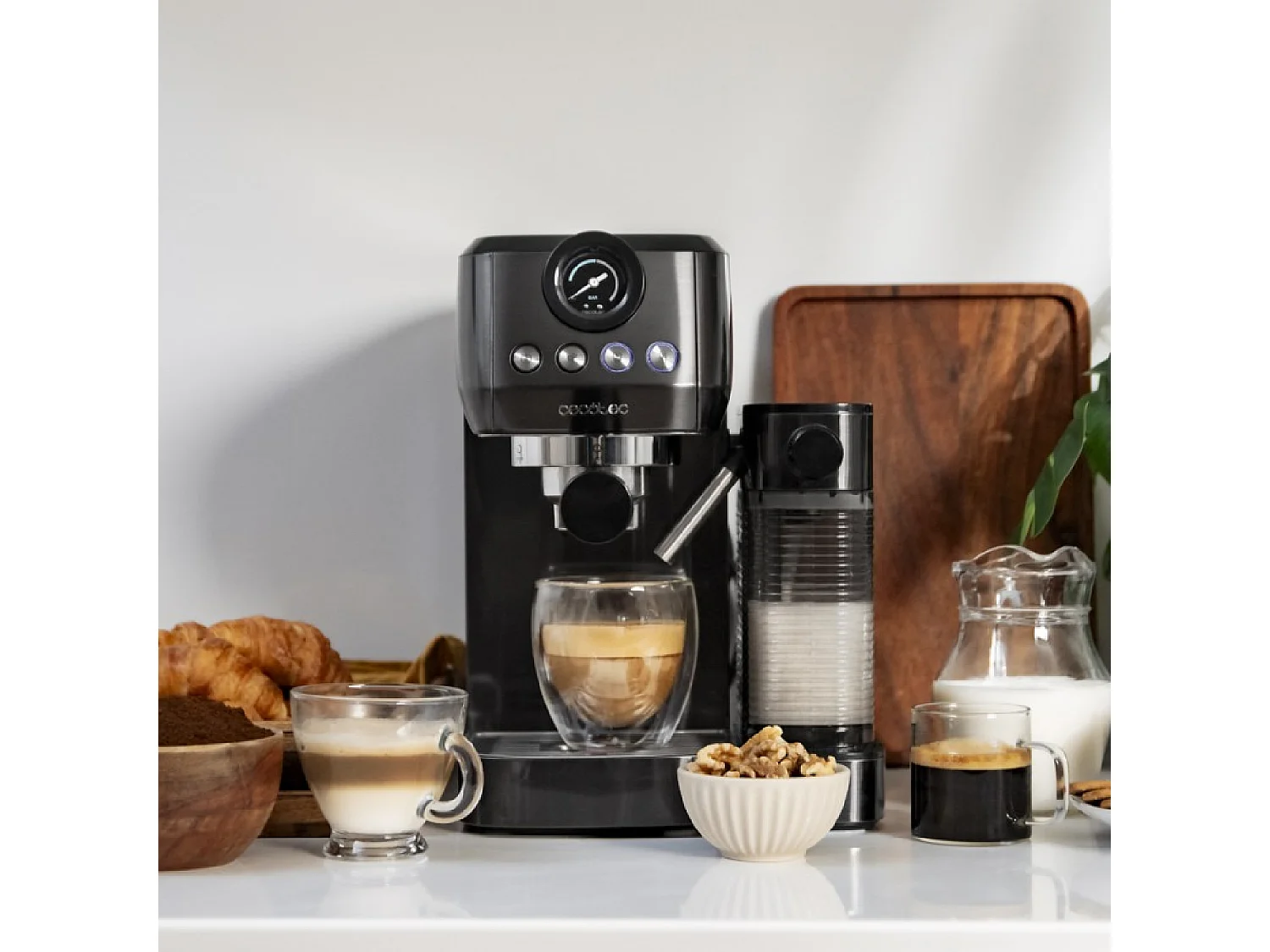 Cecotec Máquina de café semiautomática com 20 bares, thermoblock e apta para café moído e cápsulas.