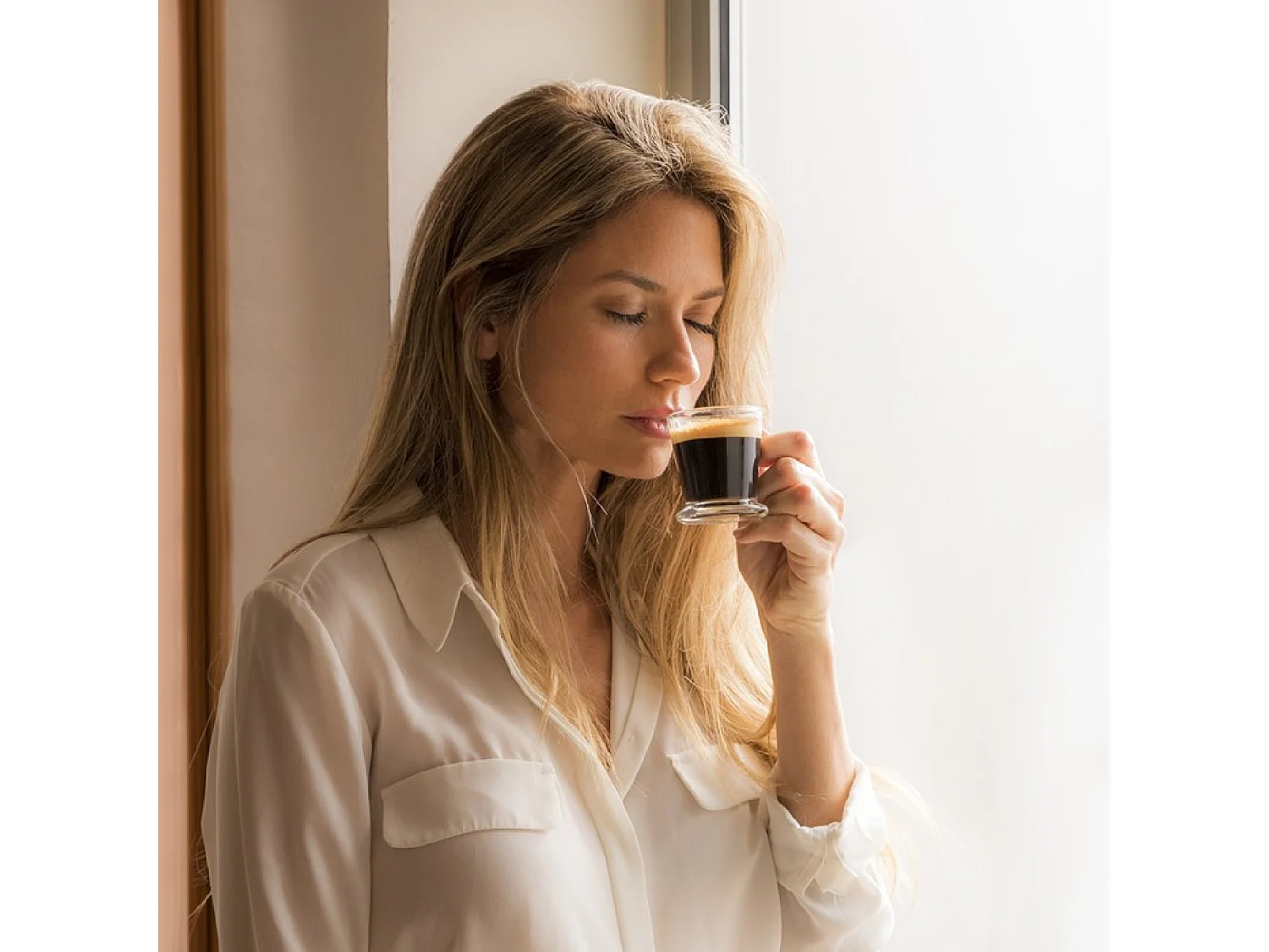 Cecotec Máquina de café para café espresso e cappuccino com 20 bares, manómetro e vaporizador orientável.