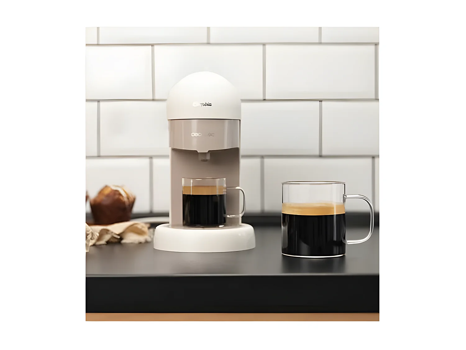 Cecotec Máquina de café expresso muito compacta com 19 bares, ideal para café moído e pastilhas.