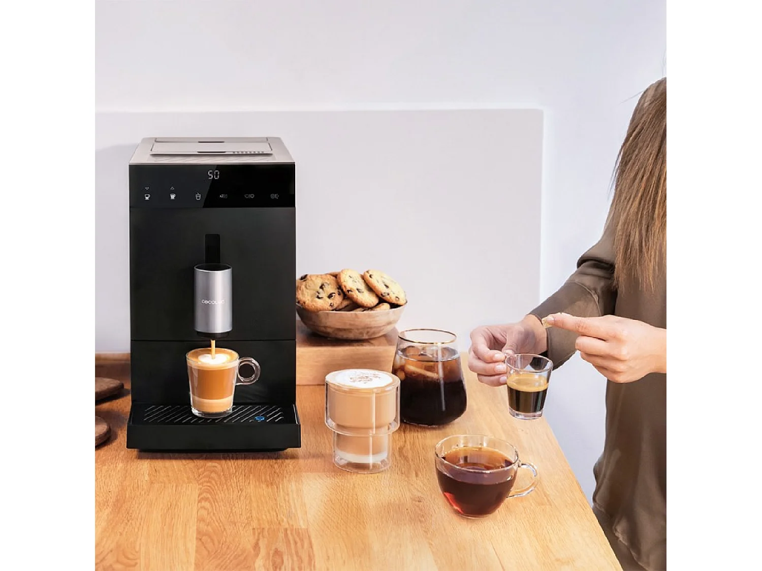 Cafetera superautomática Cecotec Cremmaet Compact 19 bar molinillo incorporado negro