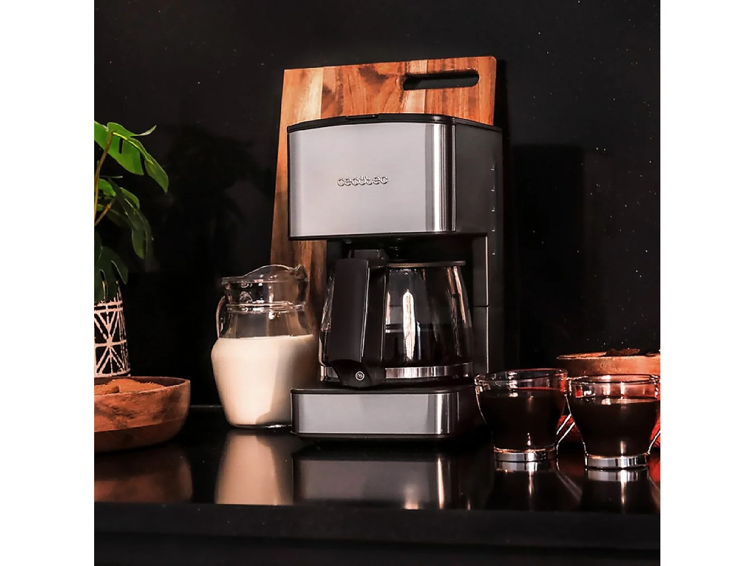 Cecotec Máquina de café de filtro, para 6 chávenas, com acabamentos em aço inoxidável e intensificador de aroma.