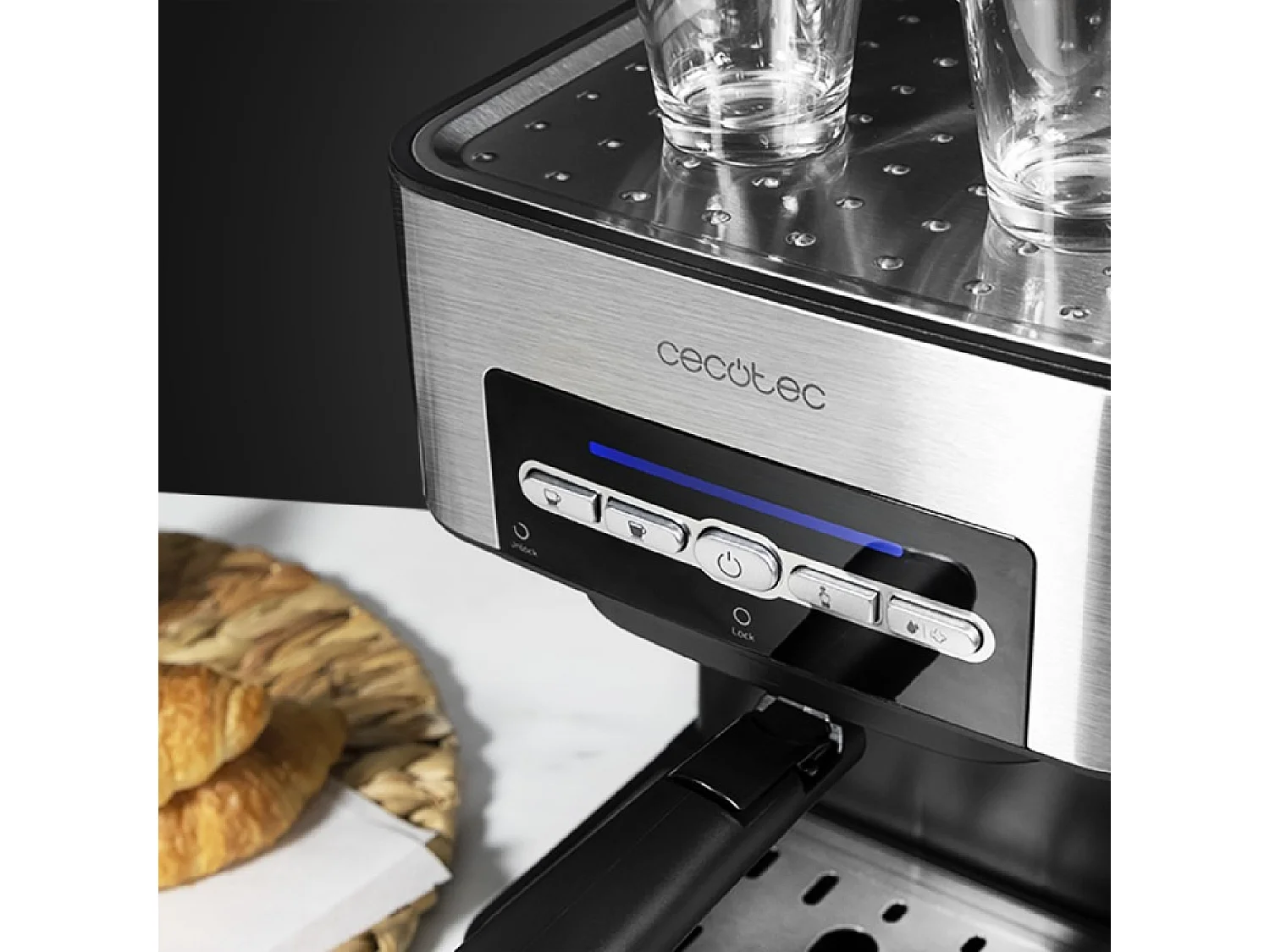 Cecotec Máquina de café digital com 20 bares e vaporizador orientável.