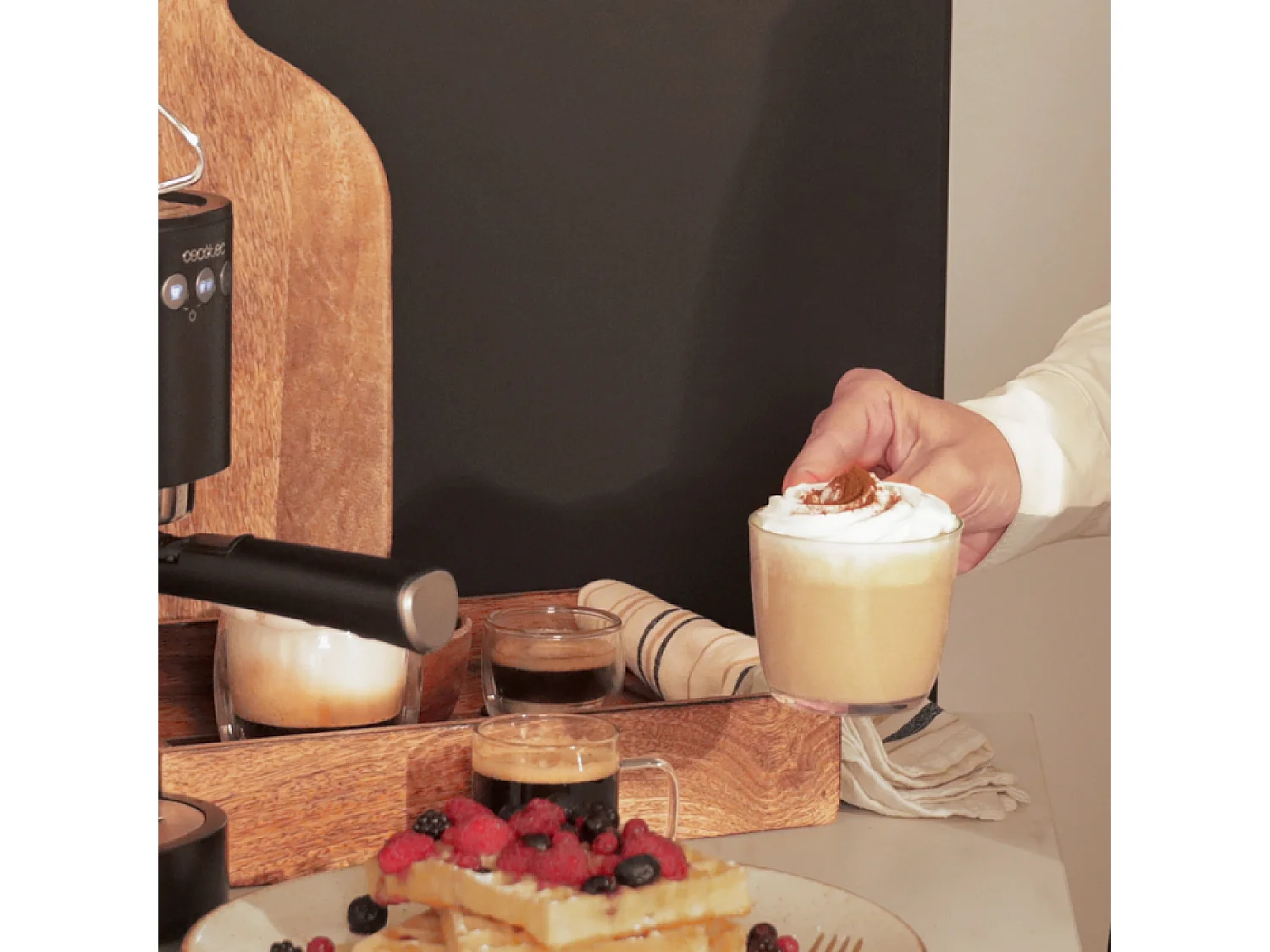 Cecotec Máquina de café expresso com 20 bares, ThermoBlock e vaporizador.