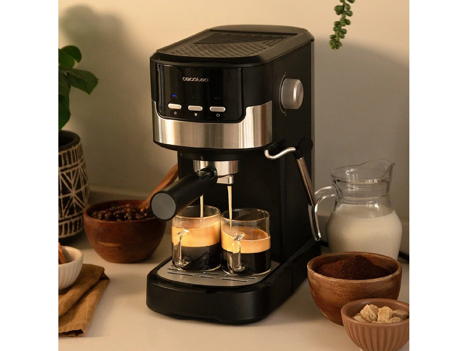 Cecotec Máquina de café digital com 20 bares e vaporizador orientável.