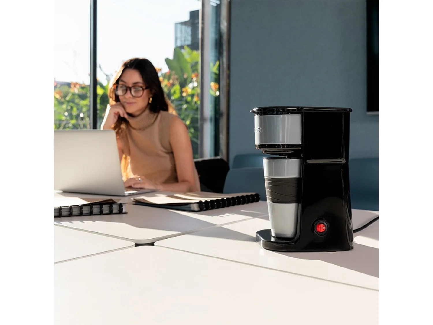 Cecotec Máquina de café de filtro com garrafa térmica portátil.