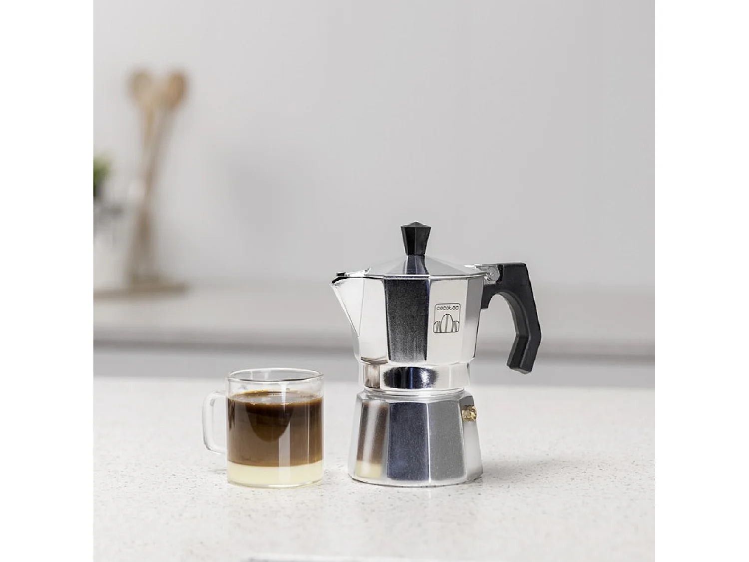 Cecotec Cafetière Italienne MokClassic. Aluminium fondu de Haute qualité, Convient pour cuisinières à gaz, électriques ou vitrocéramiques Shiny, MokClassic 300