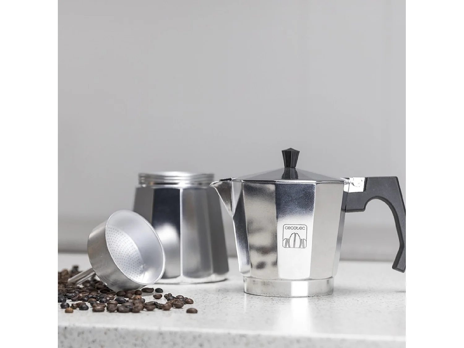 Cecotec Cafetière Italienne MokClassic. Aluminium fondu de Haute qualité, Convient pour cuisinières à gaz, électriques ou vitrocéramiques Shiny, MokClassic 300