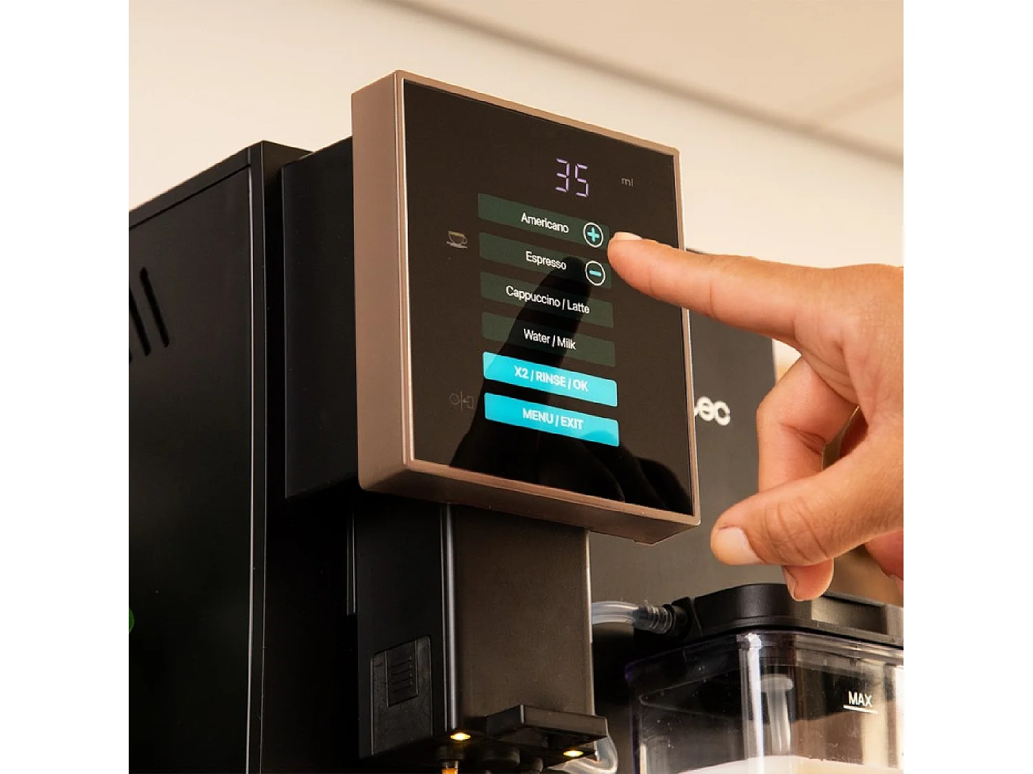 Cecotec Macchina da caffè superautomatica compatta da 19 bar, serbatoio del latte e sistema Thermoblock.