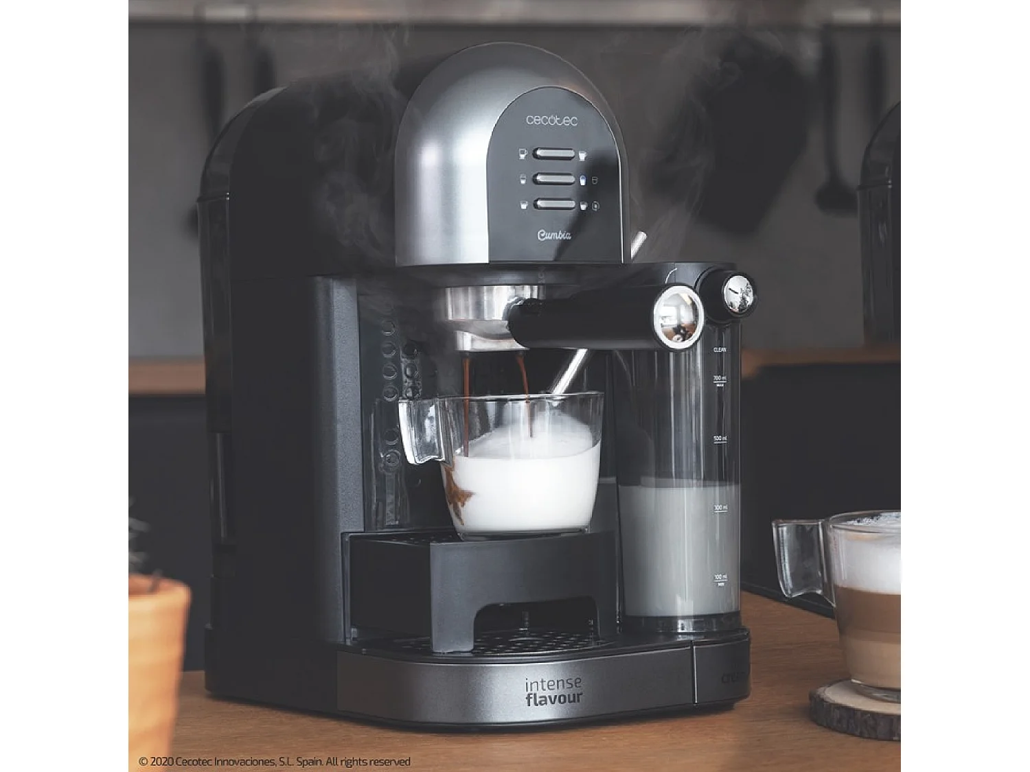 Cecotec Máquina de café semiautomática com 20 bares, thermoblock e apta para café moído e cápsulas.