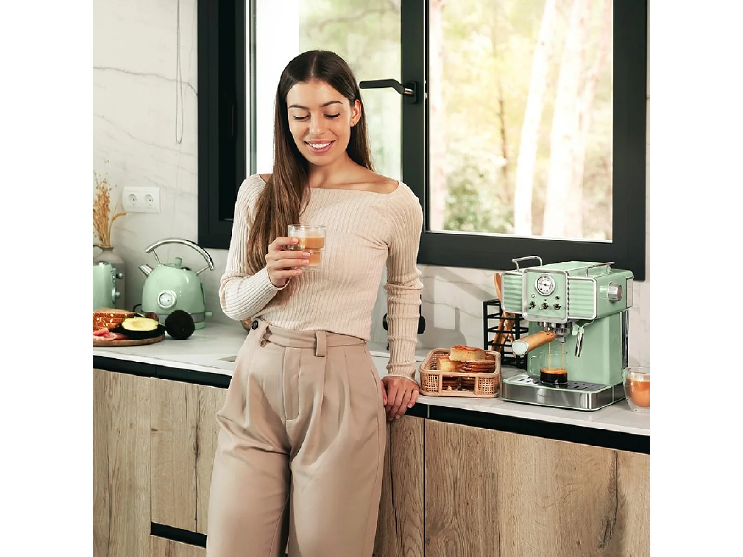 Cafetera Cecotec Power Espresso 20 Tradizionale Light 1350W 20 bar 1,5L verde