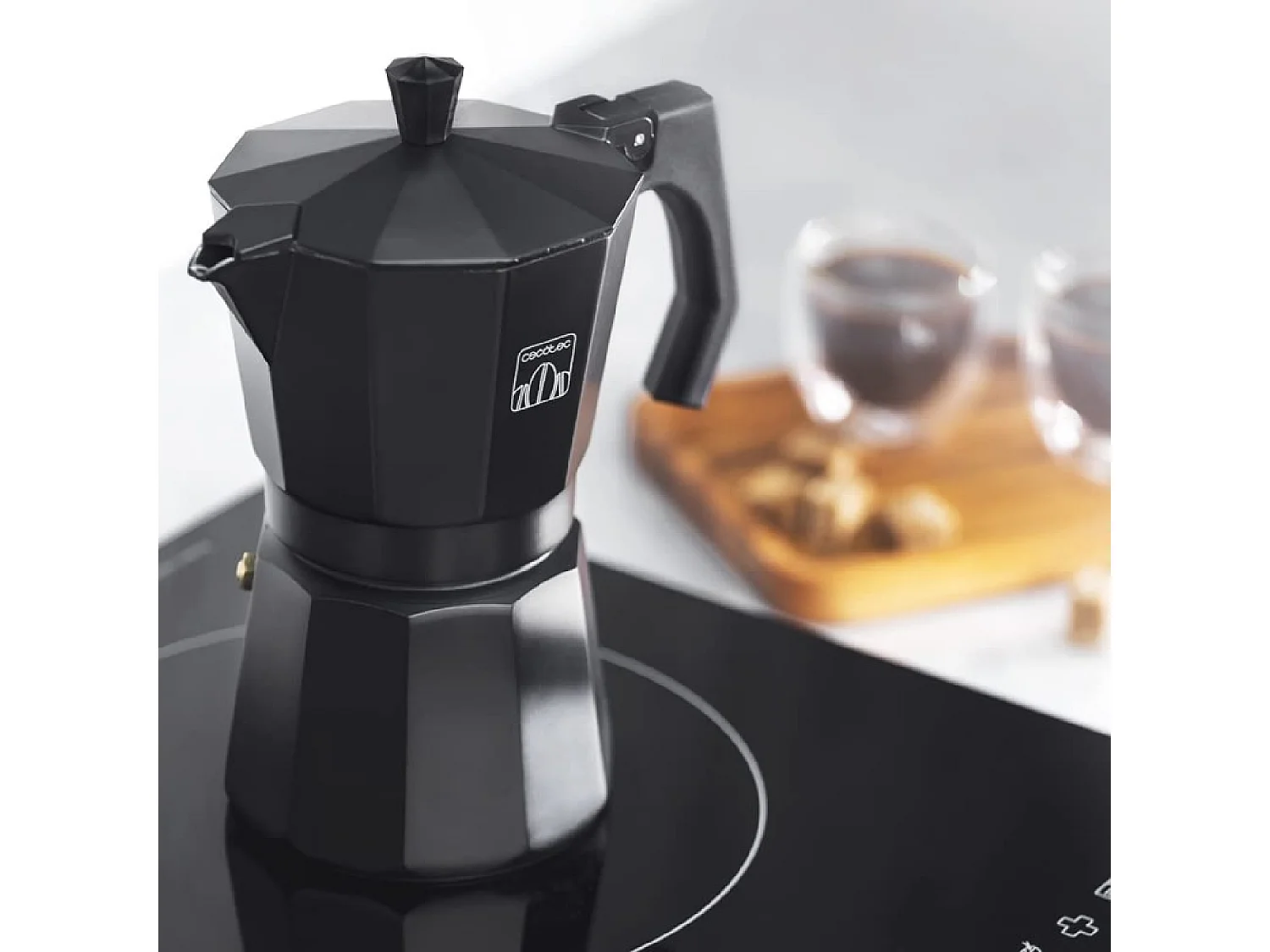 Cecotec Cafeteira italiana de alumínio com capacidade para 9 chávenas de café, cor preto, fácil de limpar e apta para todo o tipo de fogões.